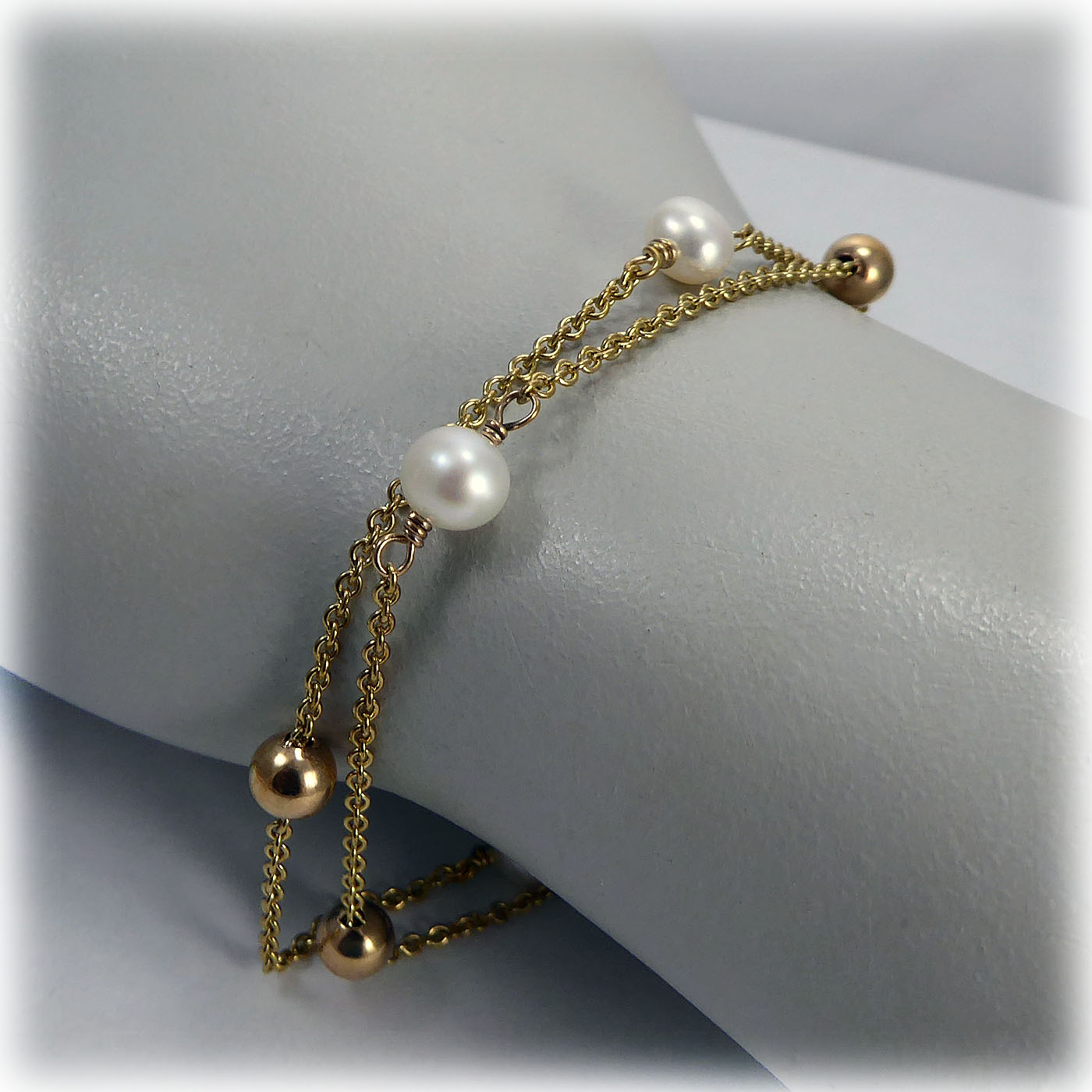 Freshwater Pearl and Gold Balls Bracelet in 9ct gold - Image 3