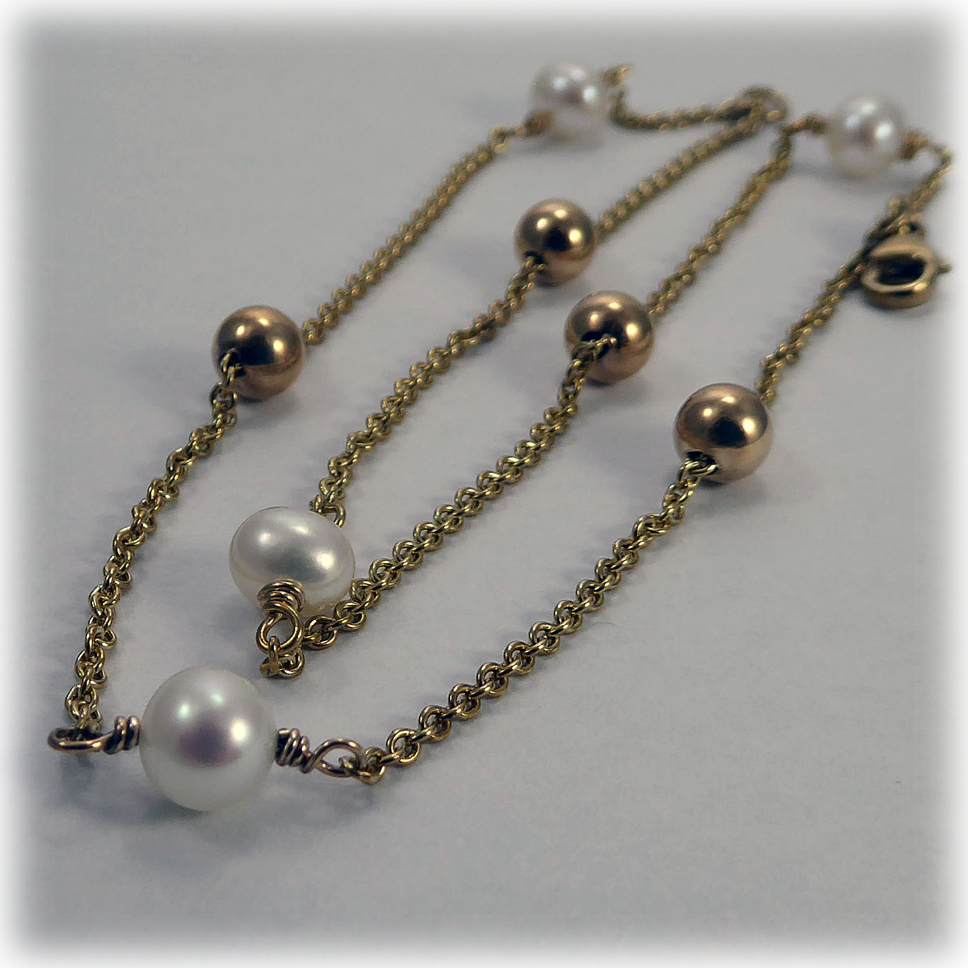 Freshwater Pearl and Gold Balls Bracelet in 9ct gold - Image 2
