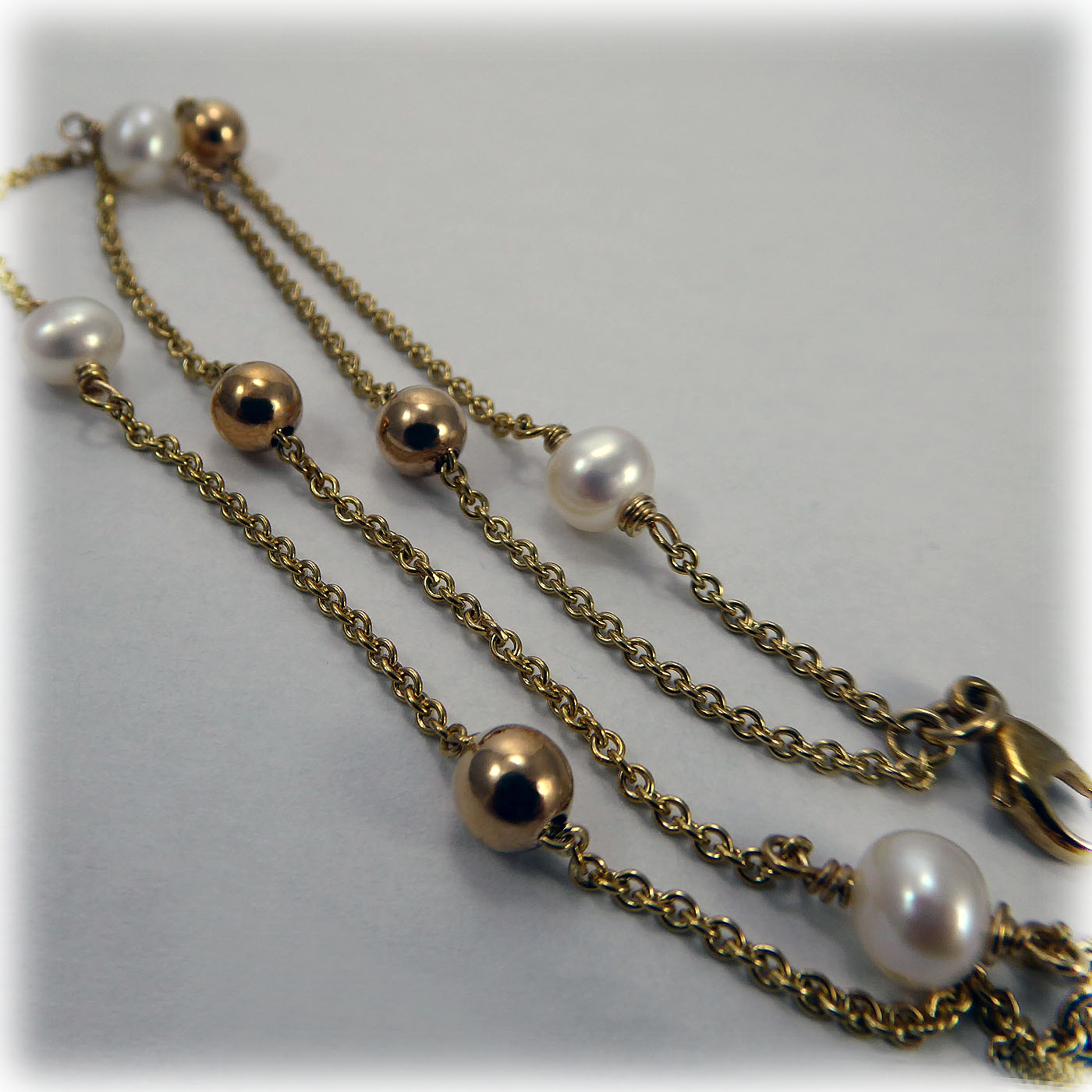 Freshwater Pearl and Gold Balls Bracelet in 9ct gold - Image 4