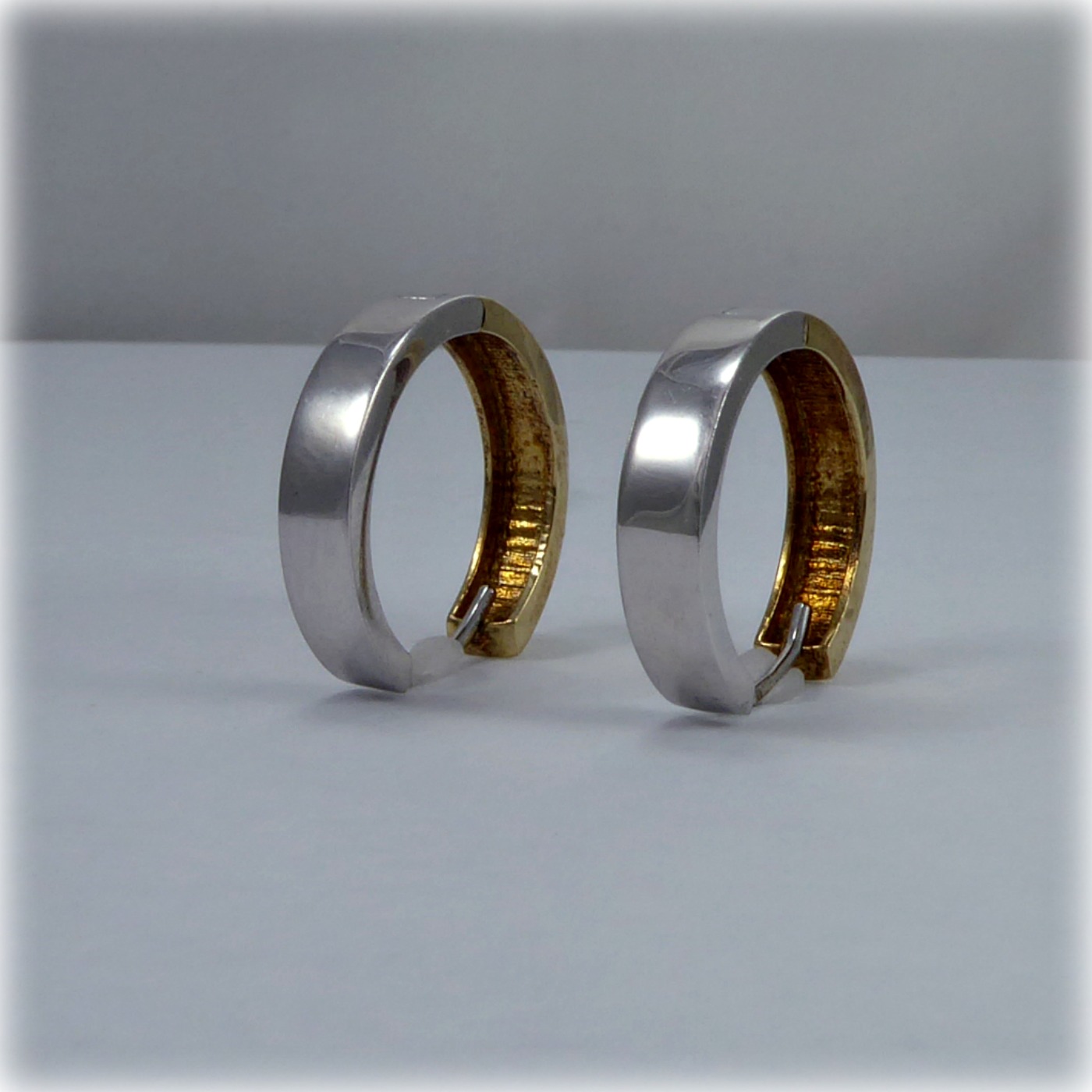 9ct Yellow & White Gold Reversible Hoop Earrings - Image 5