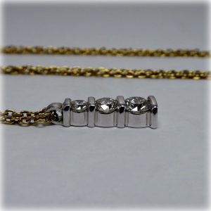 808D_ThreeStoneDiamondPendant3