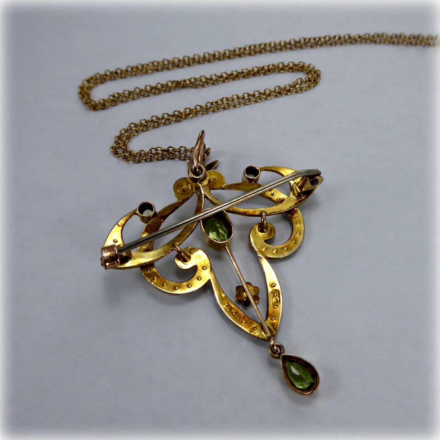 Pendentif Vintage En Or 15K Avec Péridot Et Perles Orientales - Style Ruban, Fabrication Angleterre Vers 1910, Occasion