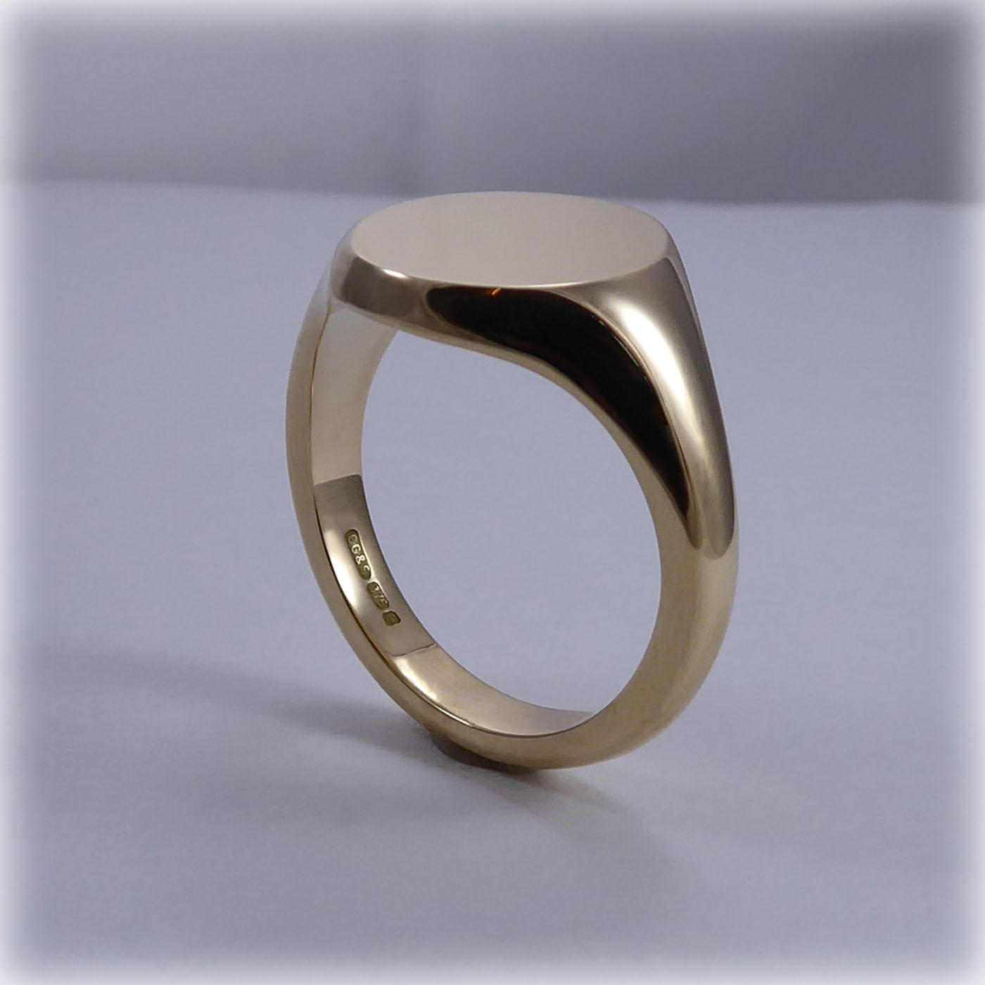 Gents 9ct gold Classic Oval Signet Ring - Image 4