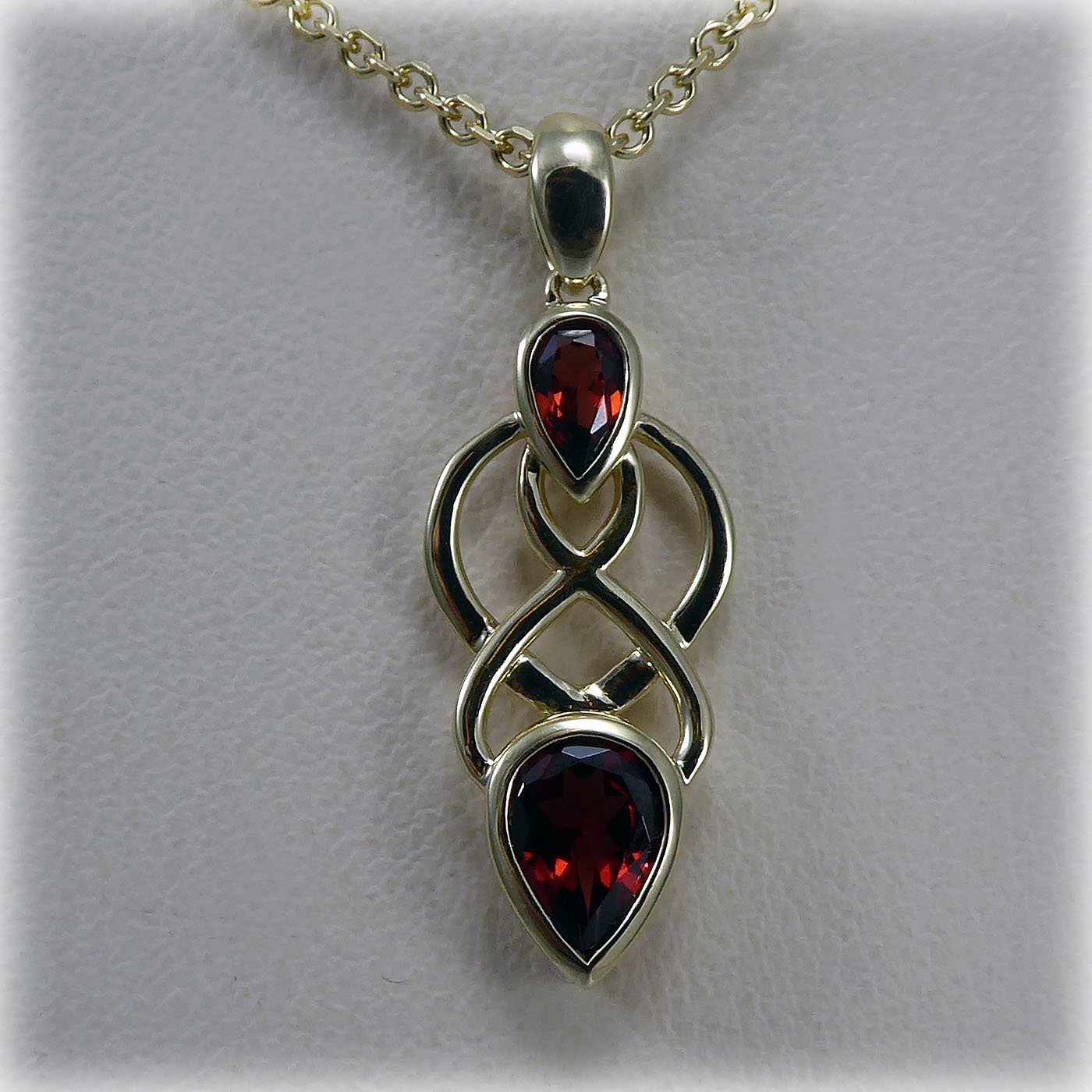 9ct Gold Garnet Pear Shaped Celtic 