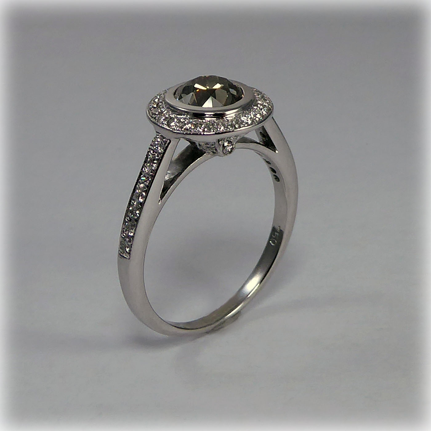 18ct White Gold Fancy light brown Cinnamon Diamond Halo Ring - Image 3