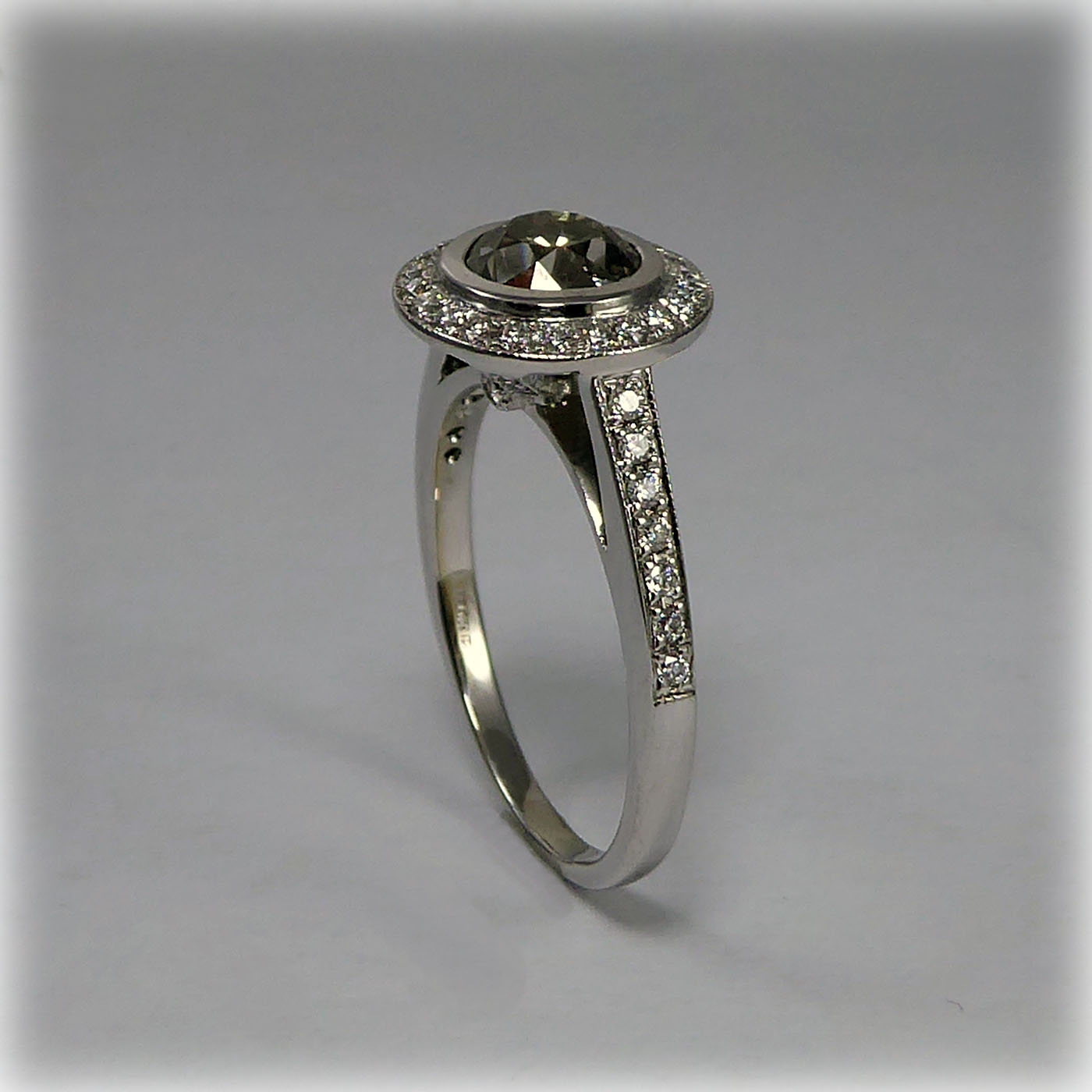 18ct White Gold Fancy light brown Cinnamon Diamond Halo Ring - Image 5