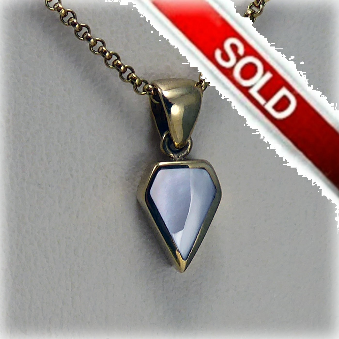 9ct Mother of Pearl Pendant