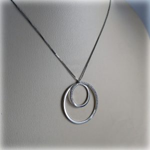 08E_DiamondCirclesPendant1