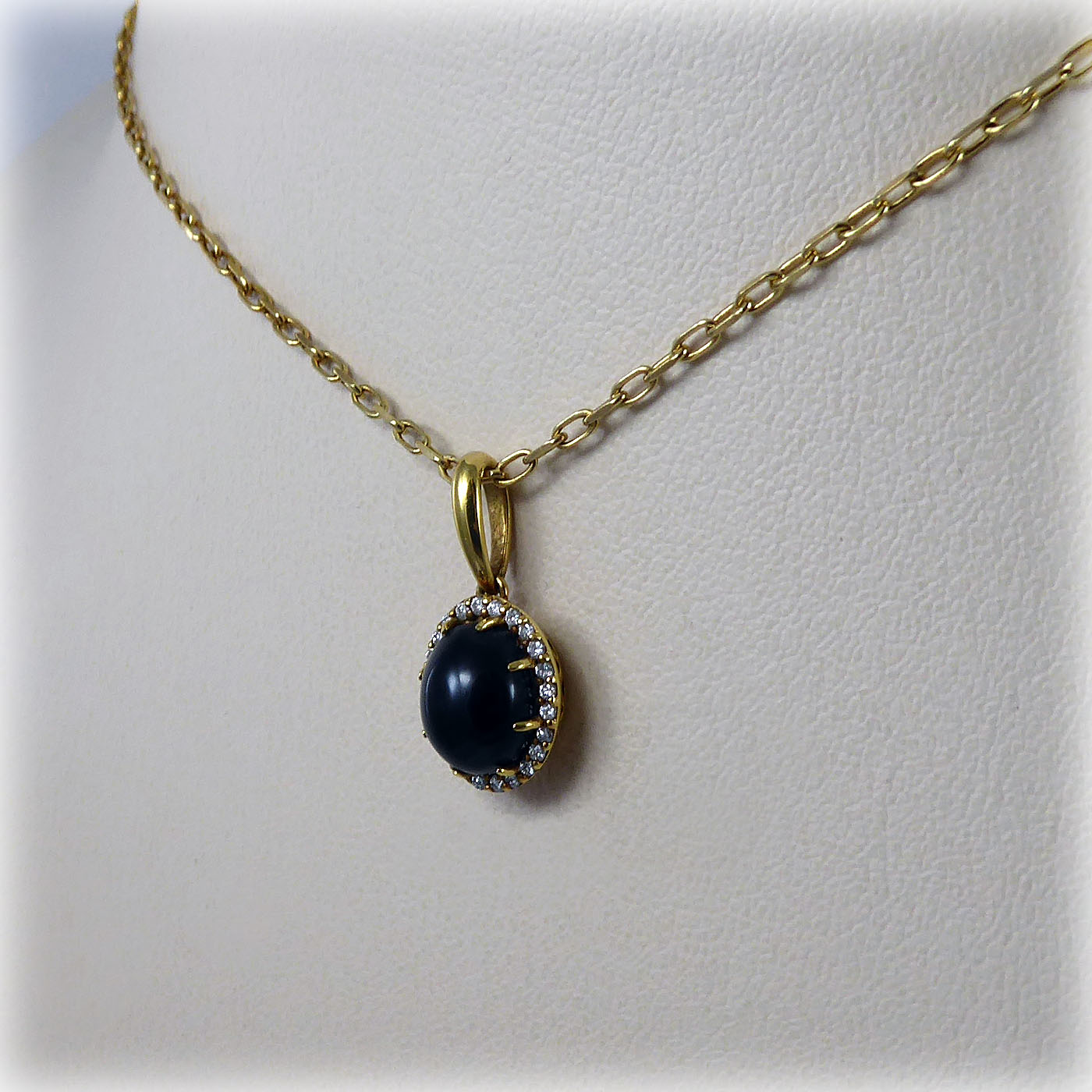 18ct gold Jet and Diamond Pendant - Image 3