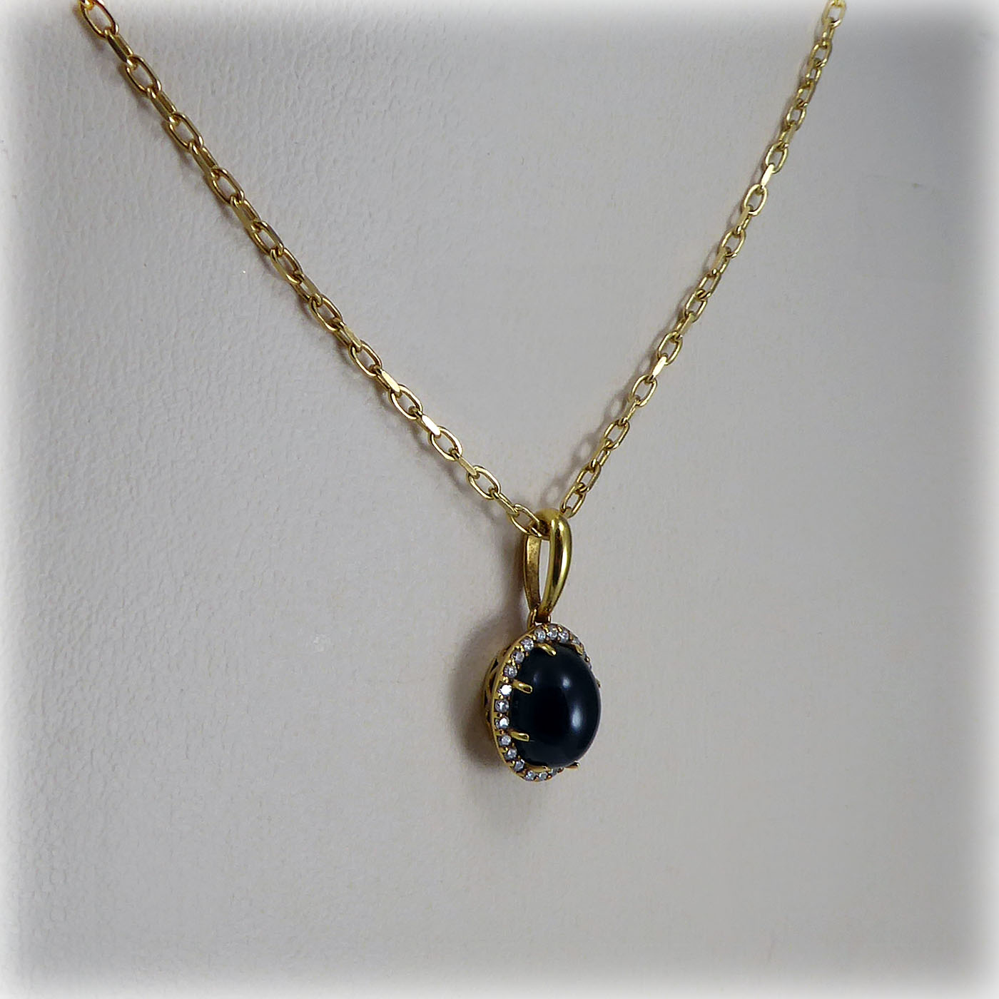 18ct gold Jet and Diamond Pendant - Image 7