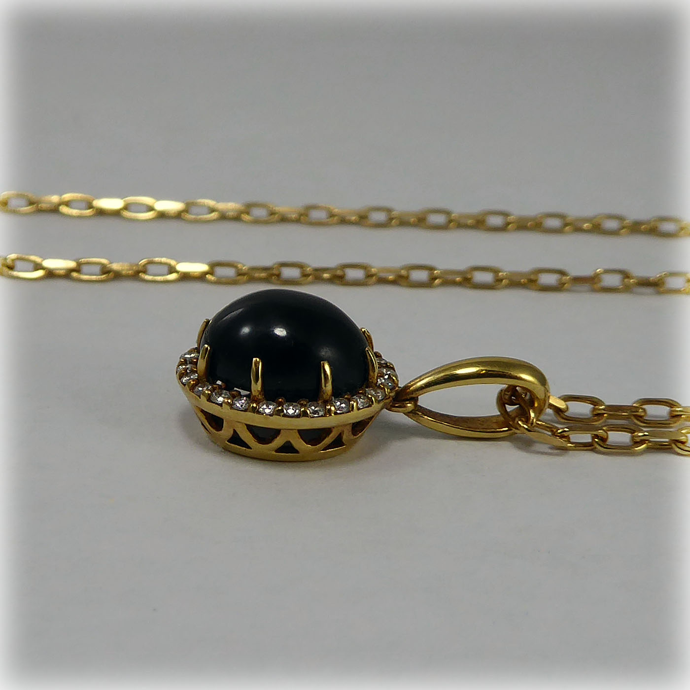 18ct gold Jet and Diamond Pendant - Image 4