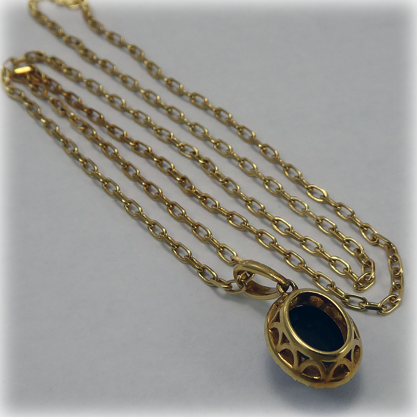 18ct gold Jet and Diamond Pendant - Image 6