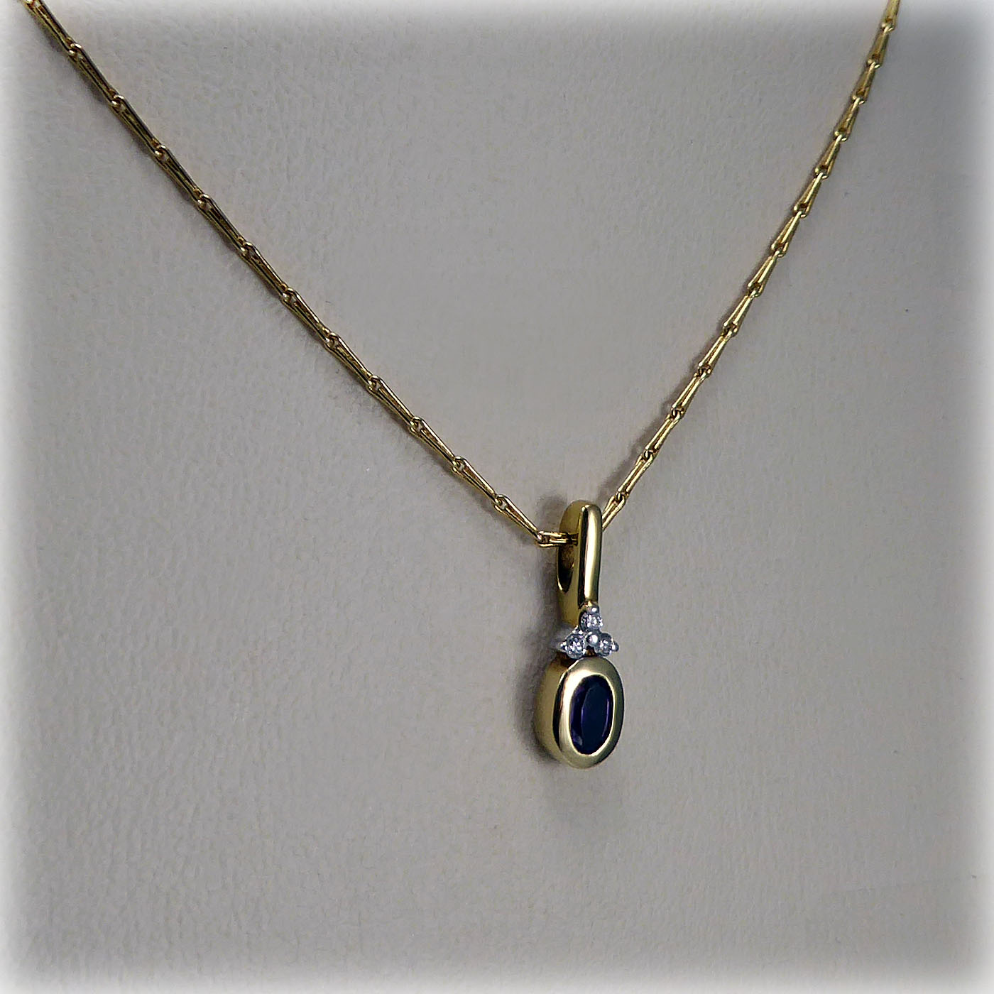 18ct gold Amethyst and Diamond Pendant - Image 6