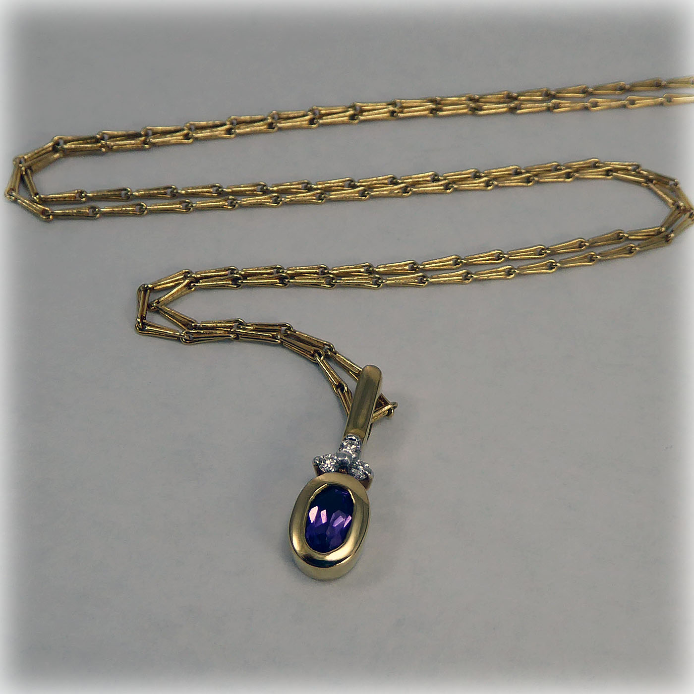 18ct gold Amethyst and Diamond Pendant - Image 3
