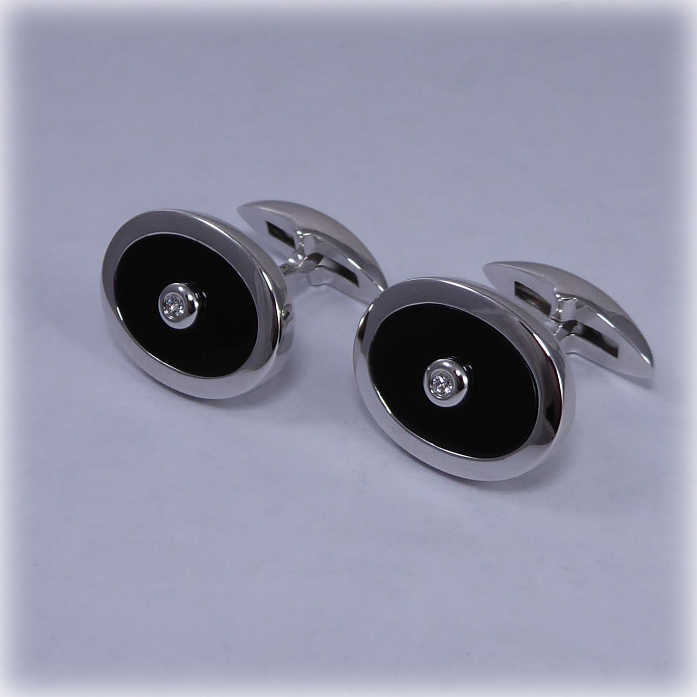 9ct white gold Onyx and Diamond Cufflinks - Image 4