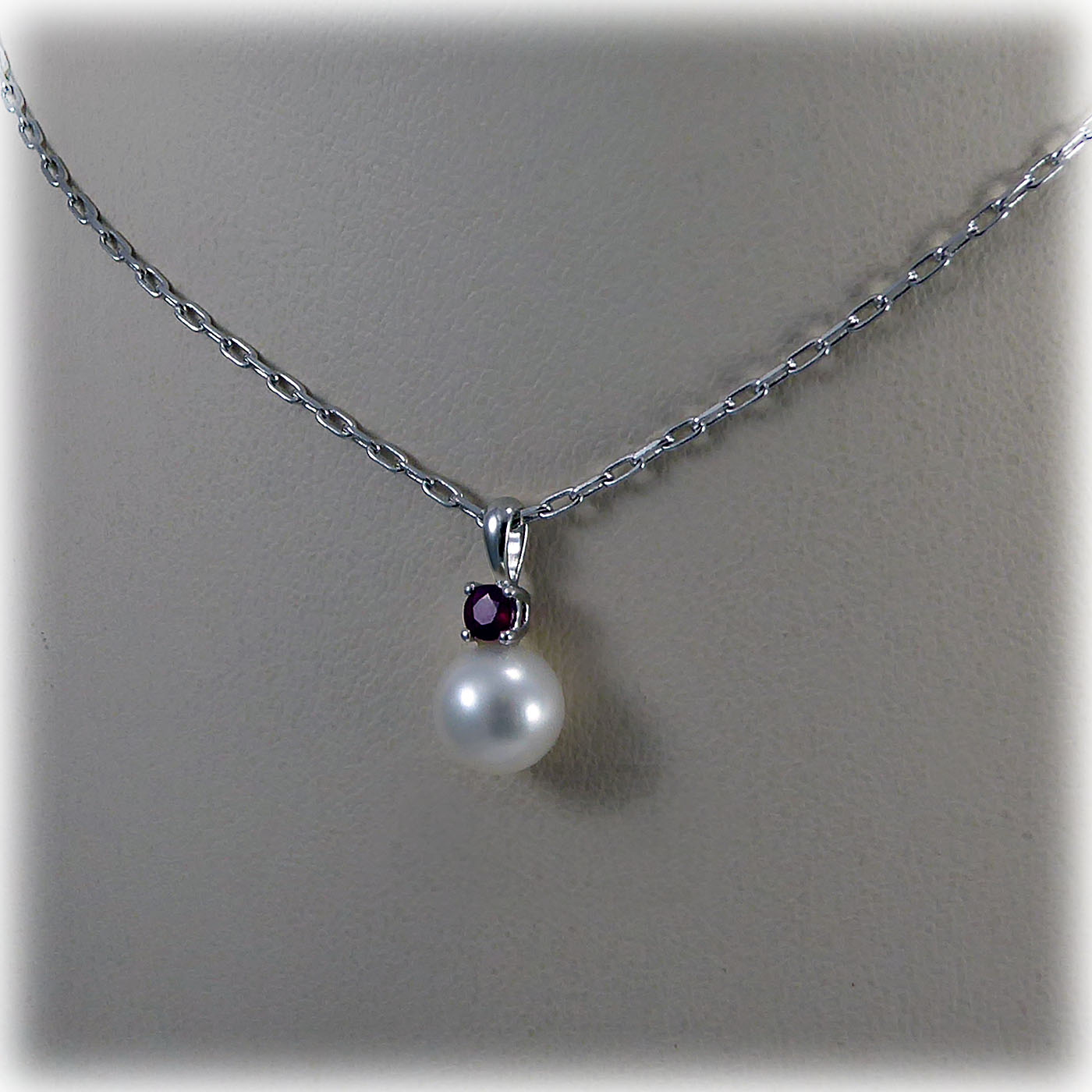 9ct White Gold Ruby and Freshwater Pearl Pendant - Image 6