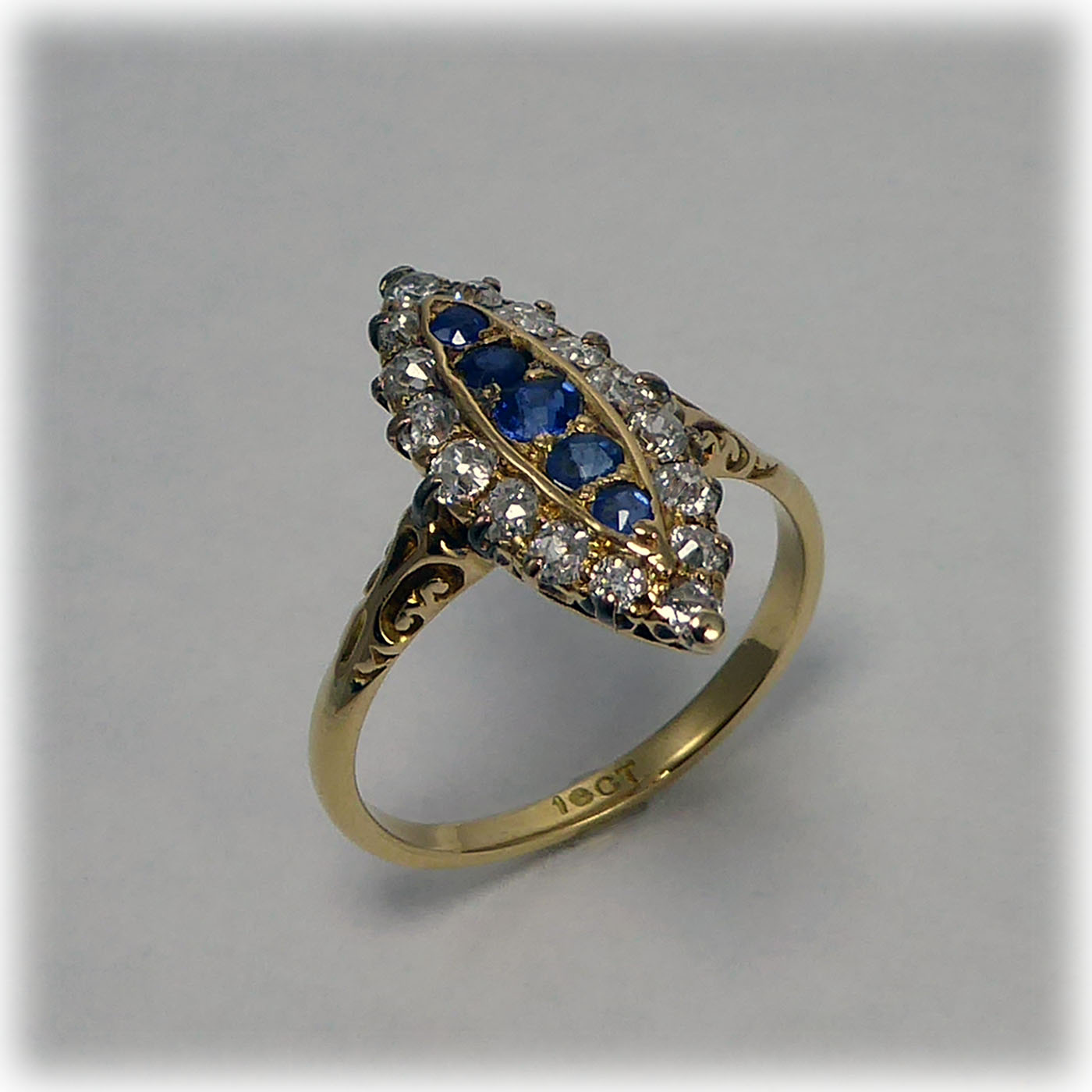 Antique Sapphire & Diamond Ring, Marquise-shaped in 18 carat gold - Image 4