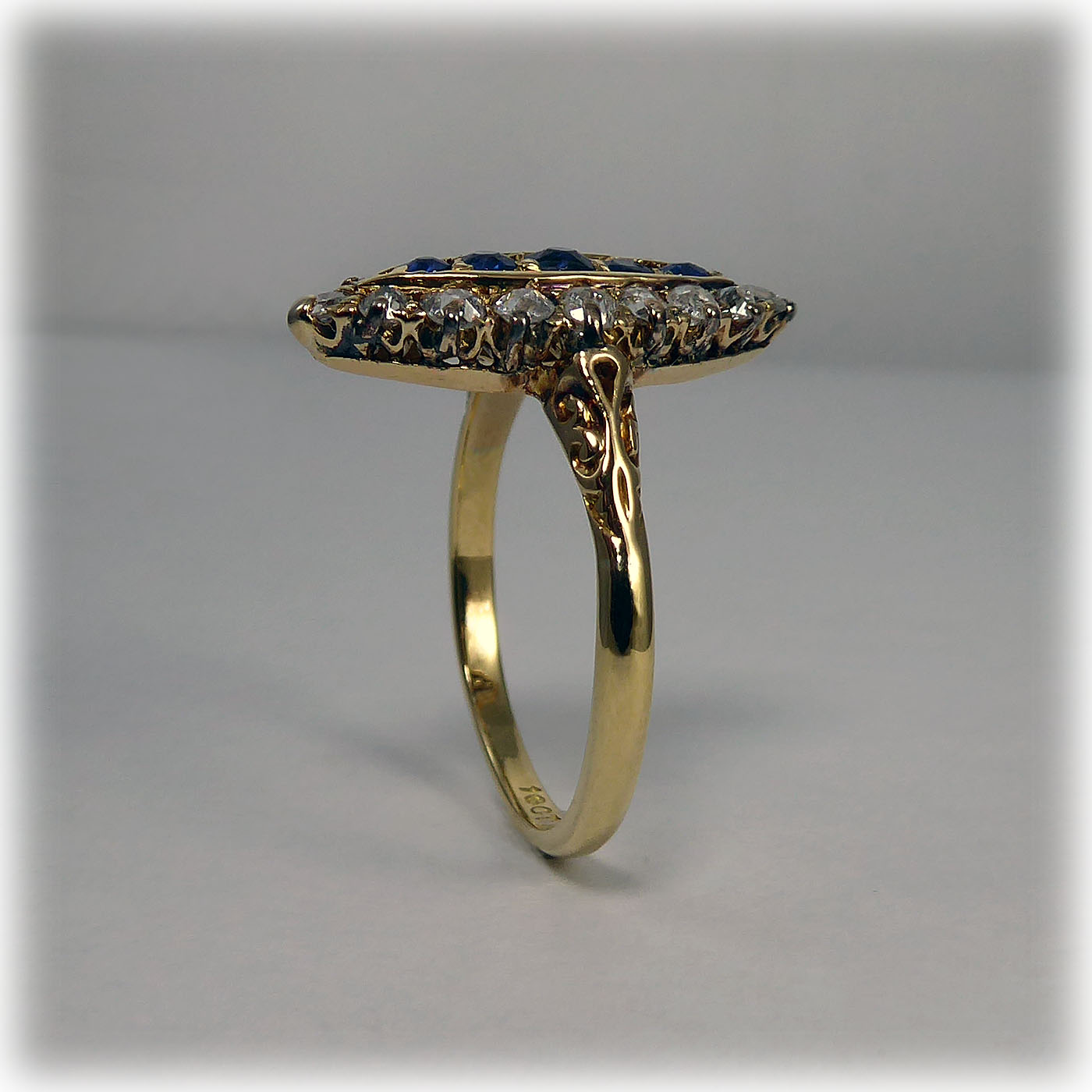 Antique Sapphire & Diamond Ring, Marquise-shaped in 18 carat gold - Image 6