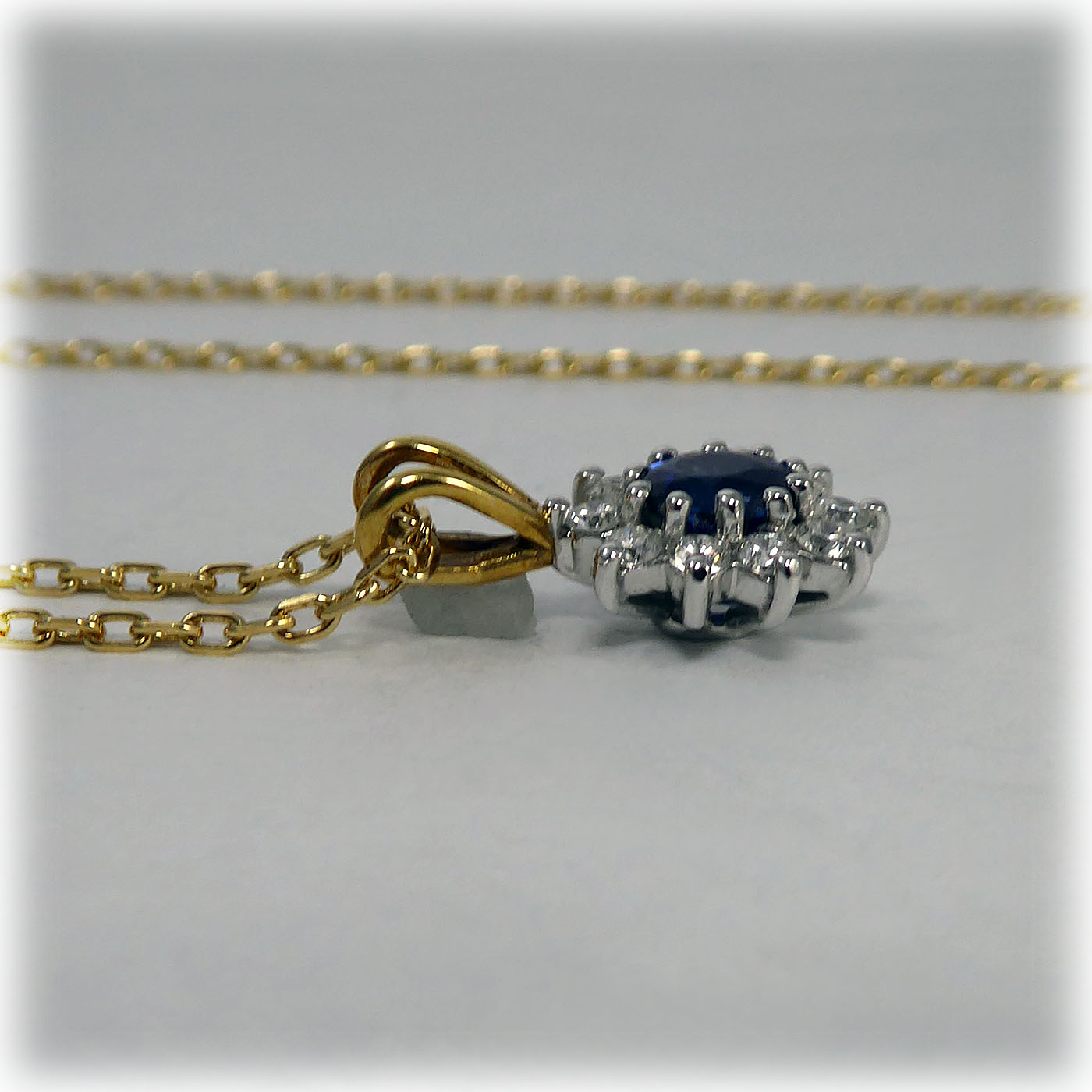 18ct Sapphire & Diamond Cluster Pendant and Chain - Image 5