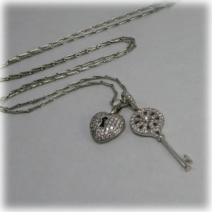300K_DiamondHeartKeyPendant3
