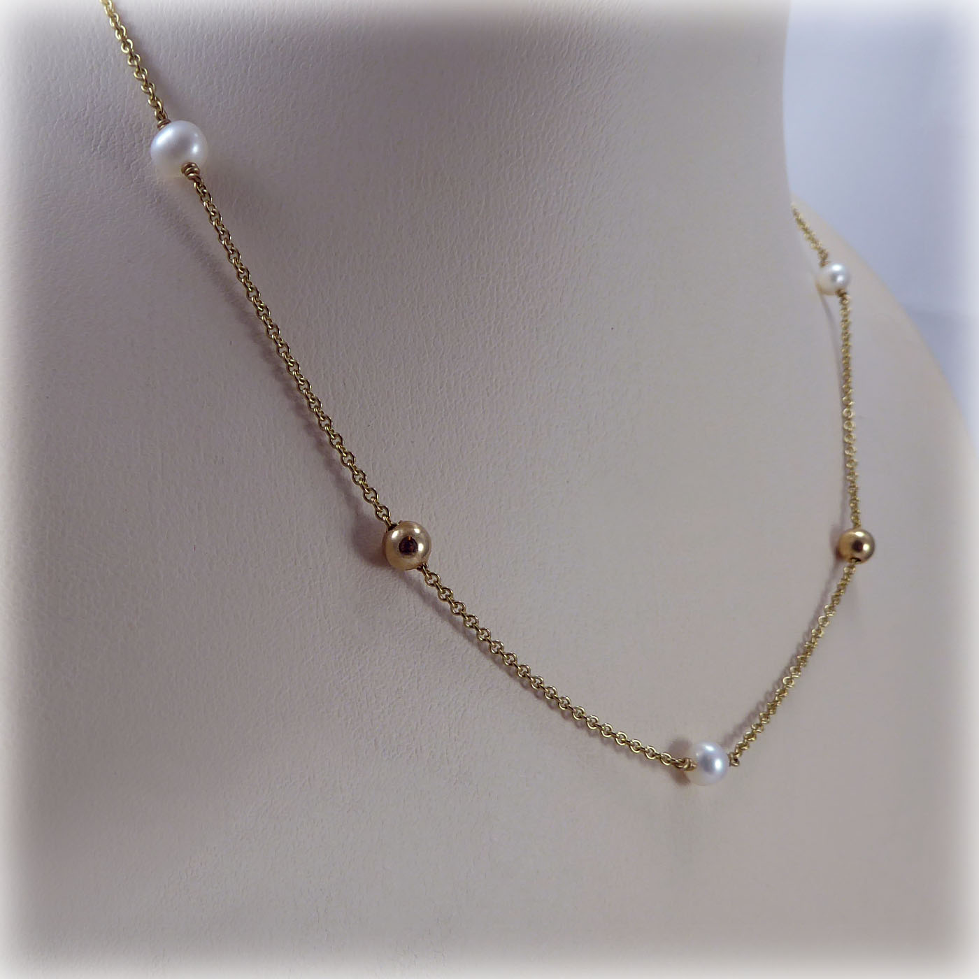 Freshwater Pearl Necklet in 9ct Yellow Gold - Image 7