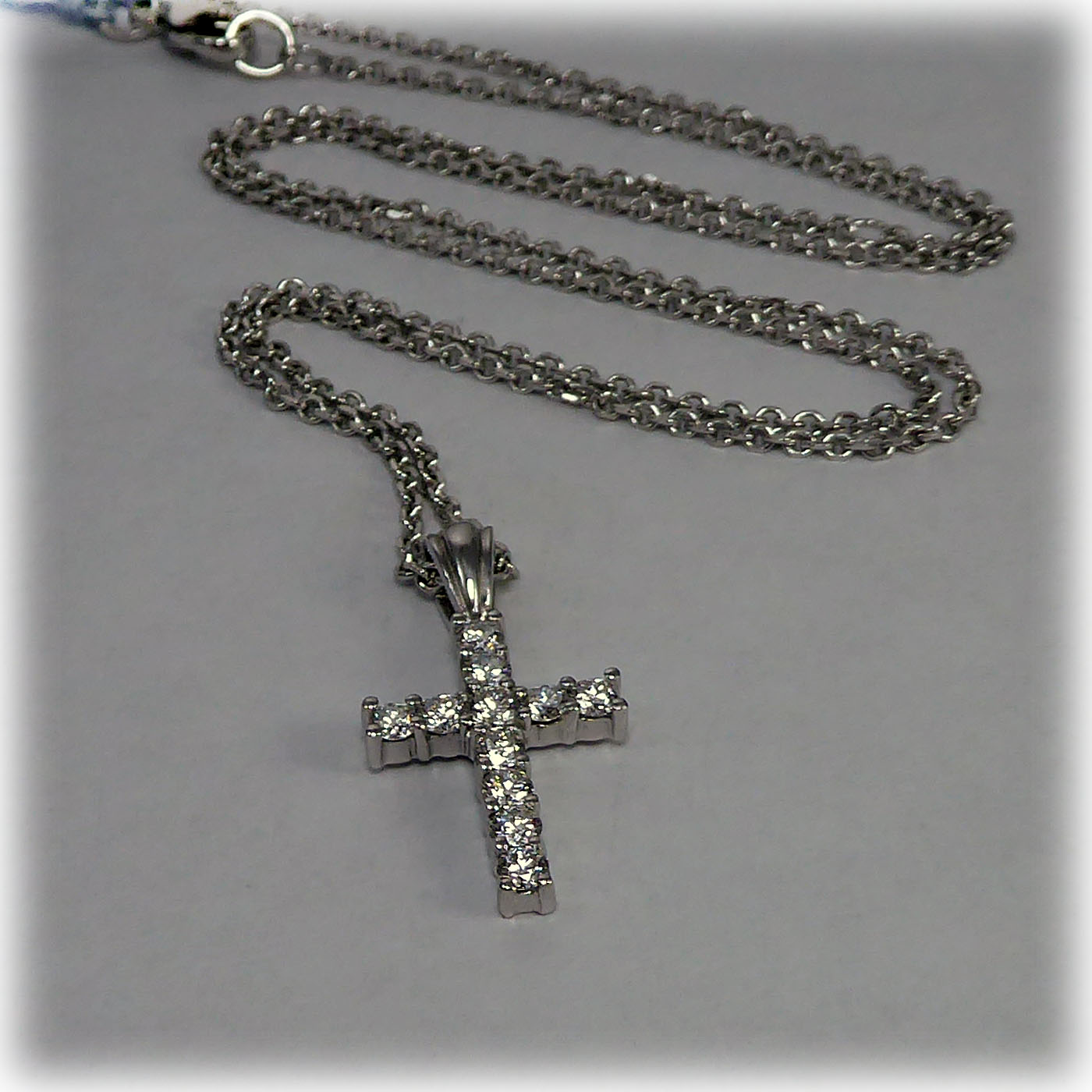 18ct White Gold Diamond Cross and Chain - Image 6
