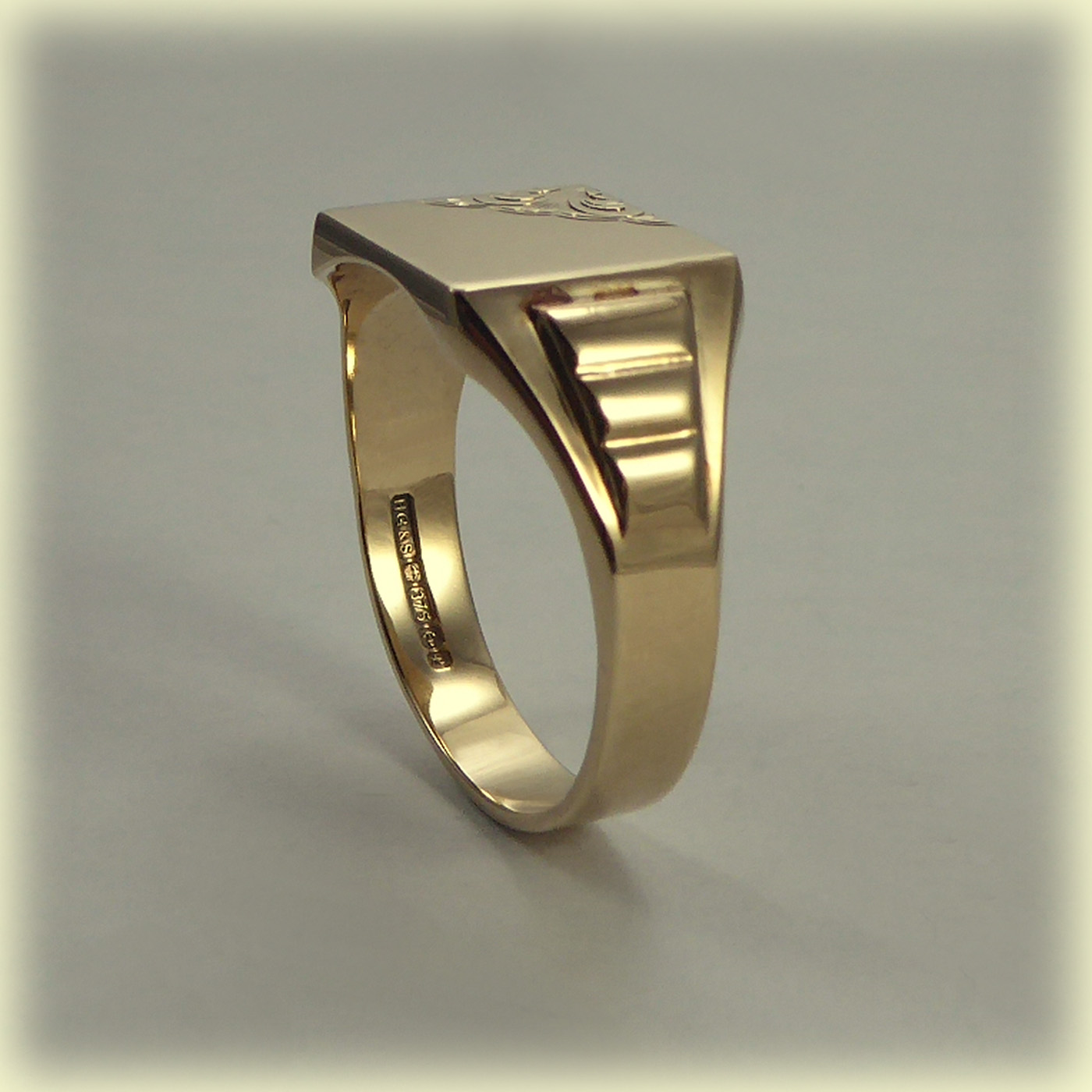 9ct gold Gents Signet Ring - Image 2