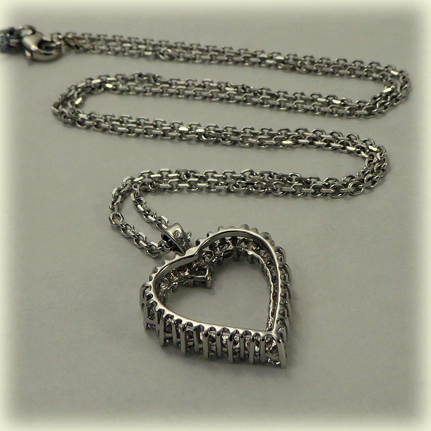18ct white gold One carat Diamond Heart Pendant - Image 8