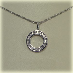 107J_DiamonCirclePendant1