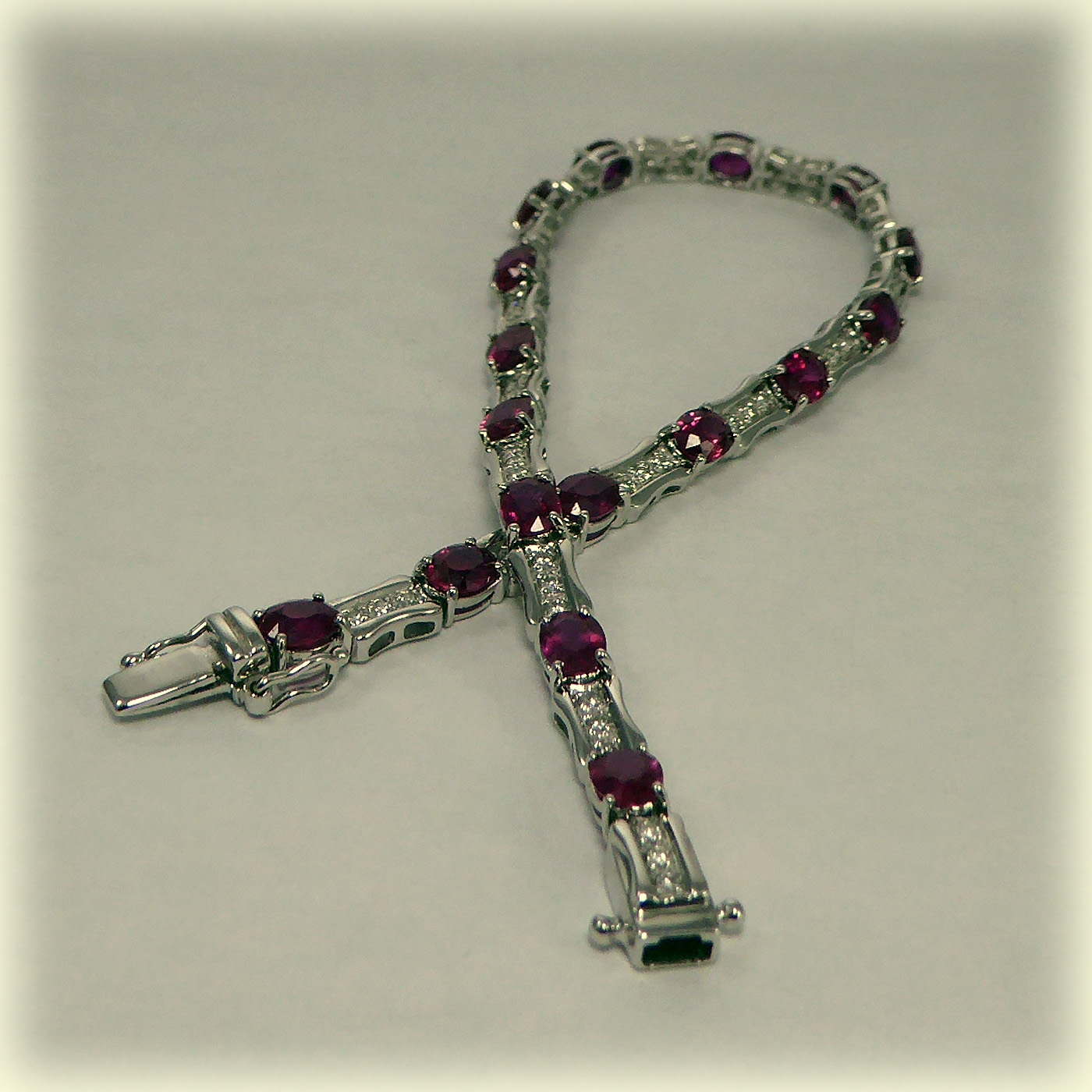 18ct White Gold Ruby & Diamond Bracelet, July's Birthstone - Image 3