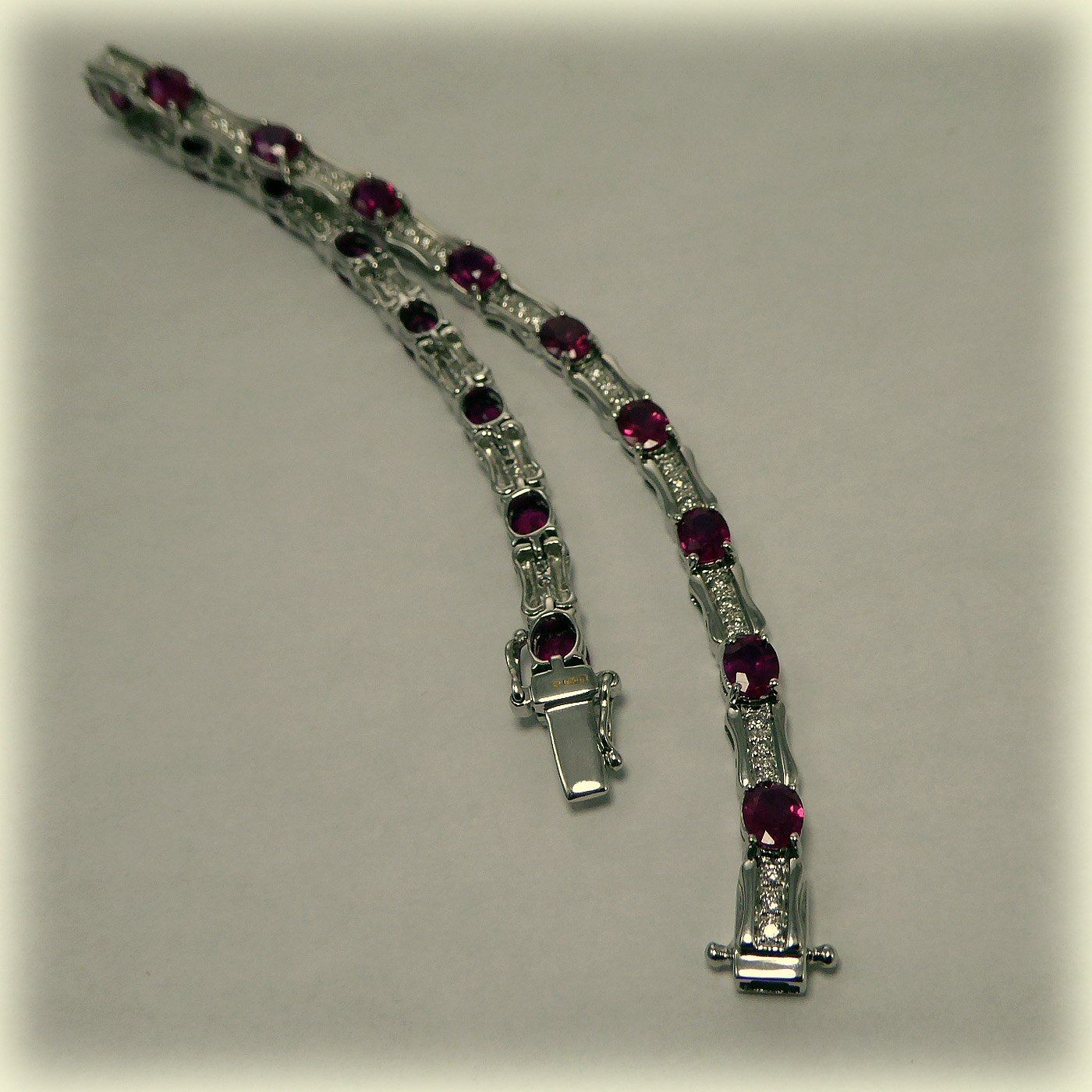 18ct White Gold Ruby & Diamond Bracelet, July's Birthstone - Image 5
