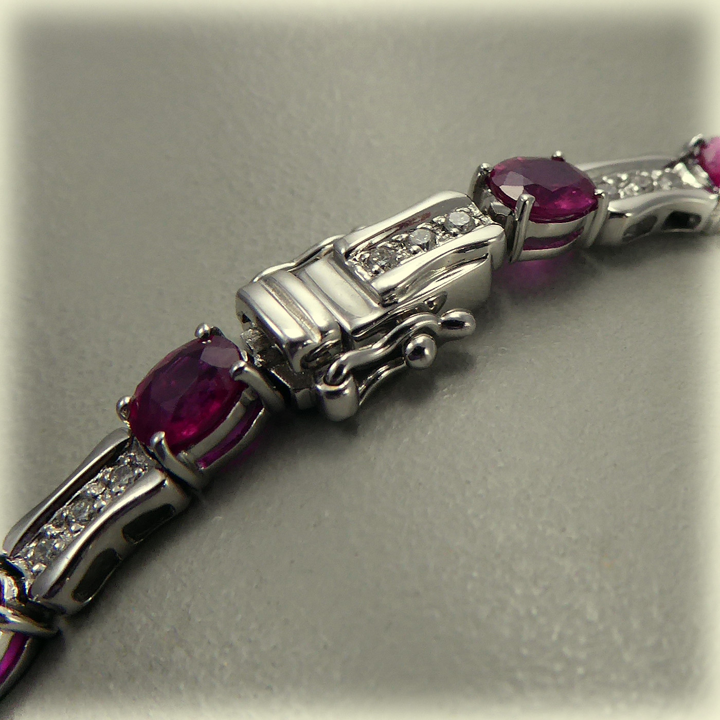 18ct White Gold Ruby & Diamond Bracelet, July's Birthstone - Image 7
