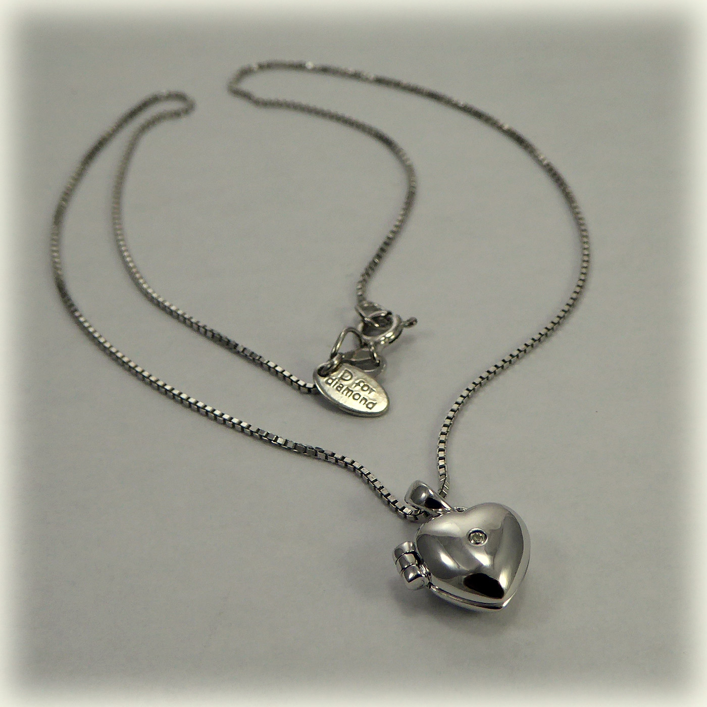 P2549: Sterling Silver Heart Locket and Chain - Image 3