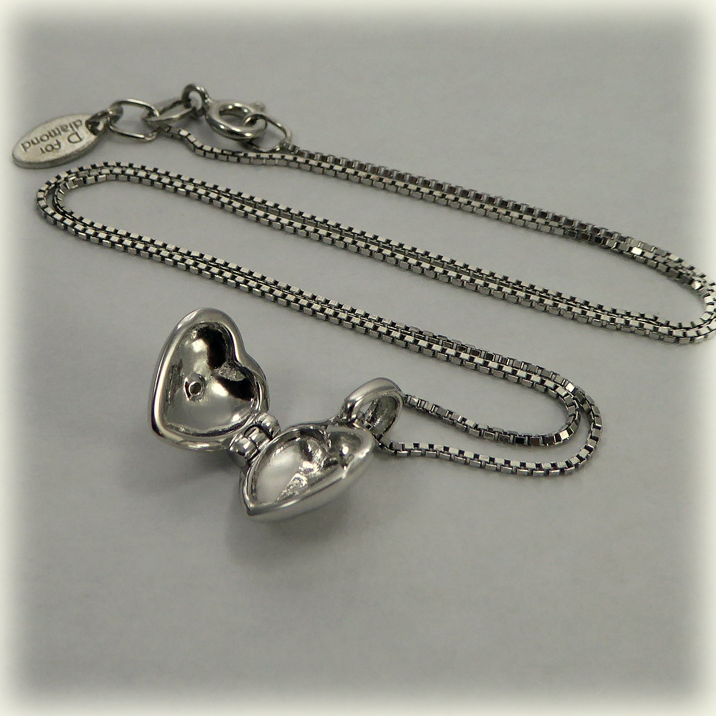 P2549: Sterling Silver Heart Locket and Chain - Image 2