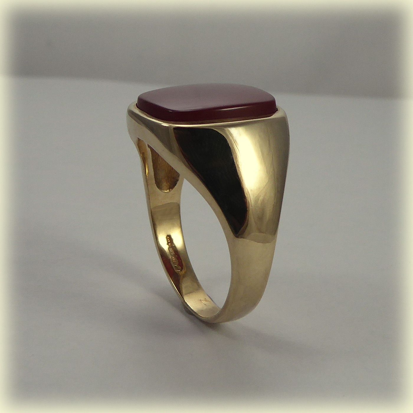 9ct gold Carnelian Signet Ring - Image 3