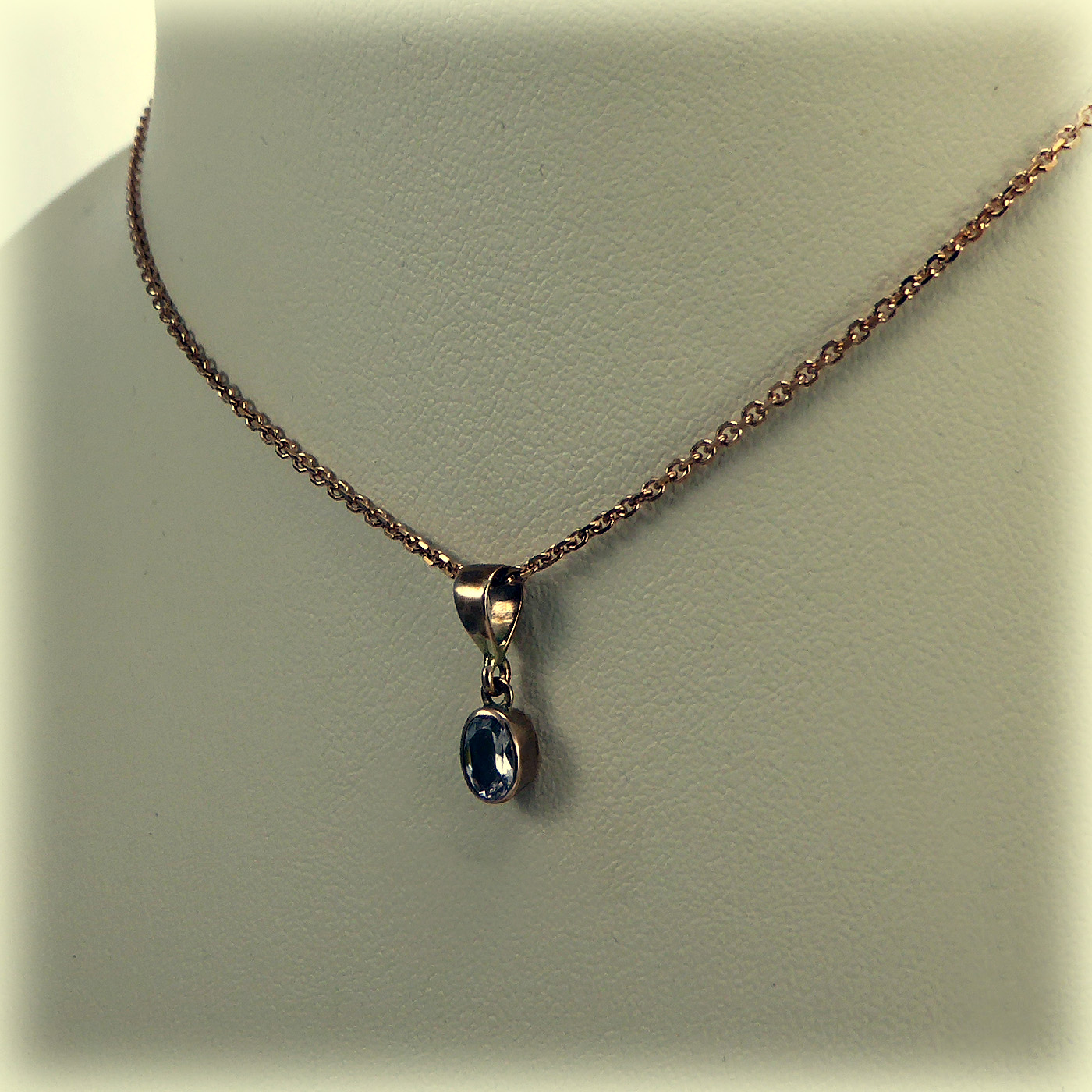 9ct gold Morganite Pendant on 18" Trace Chain - Image 3