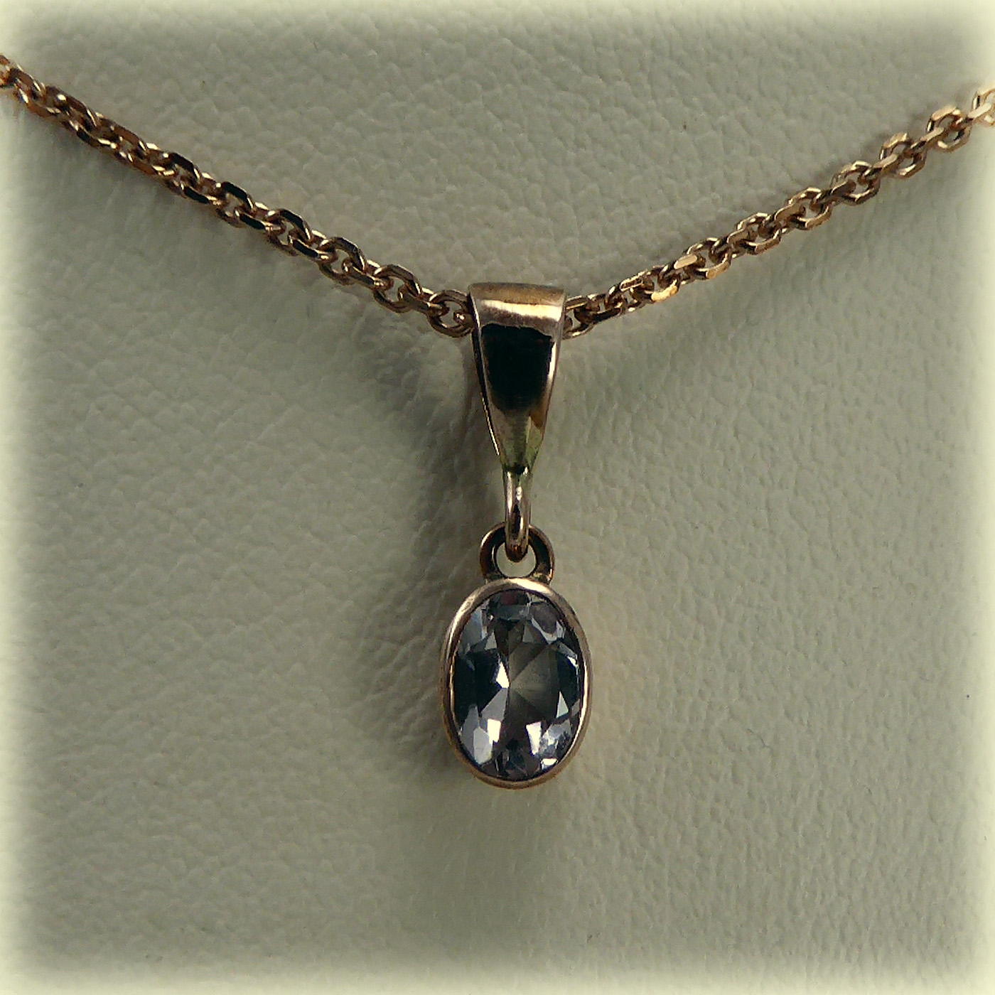 9ct gold Morganite Pendant on 18" Trace Chain - Image 4