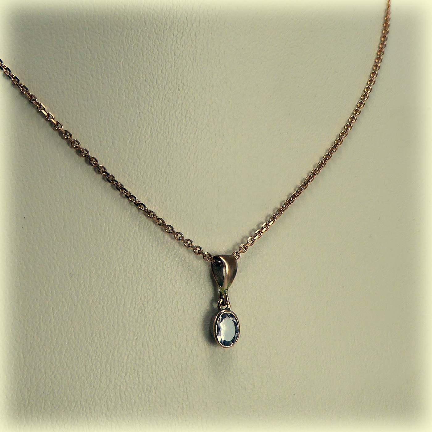 9ct gold Morganite Pendant on 18" Trace Chain - Image 6