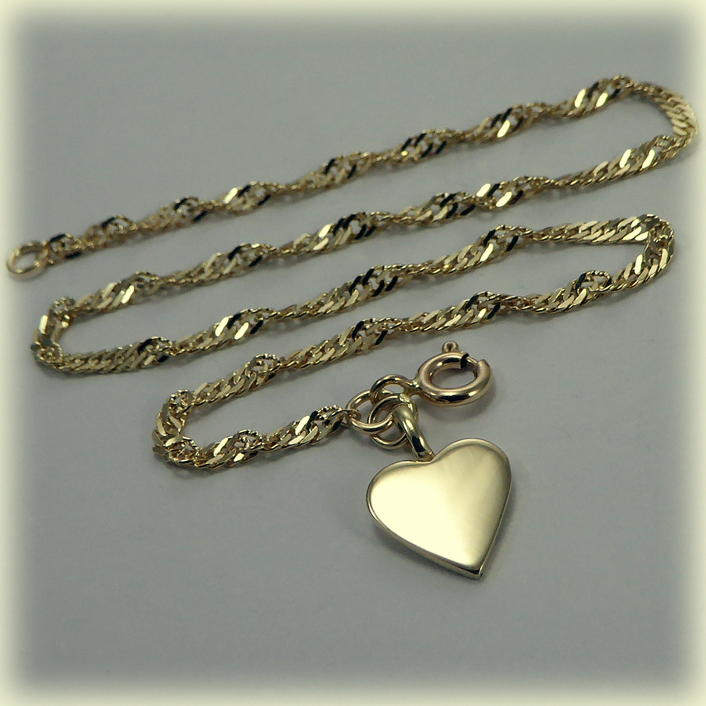 9ct gold Ankle Chain with Heart - Image 4