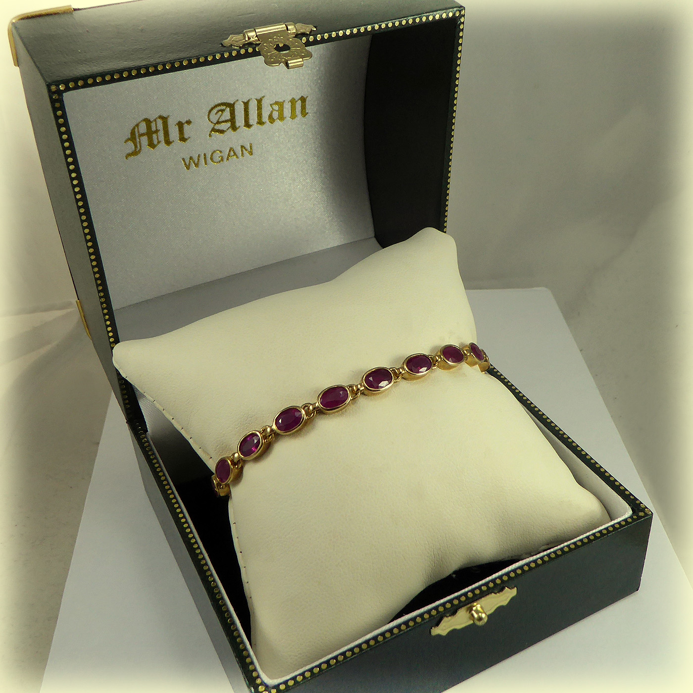 9ct gold 7.25" Ruby Bracelet - Image 3