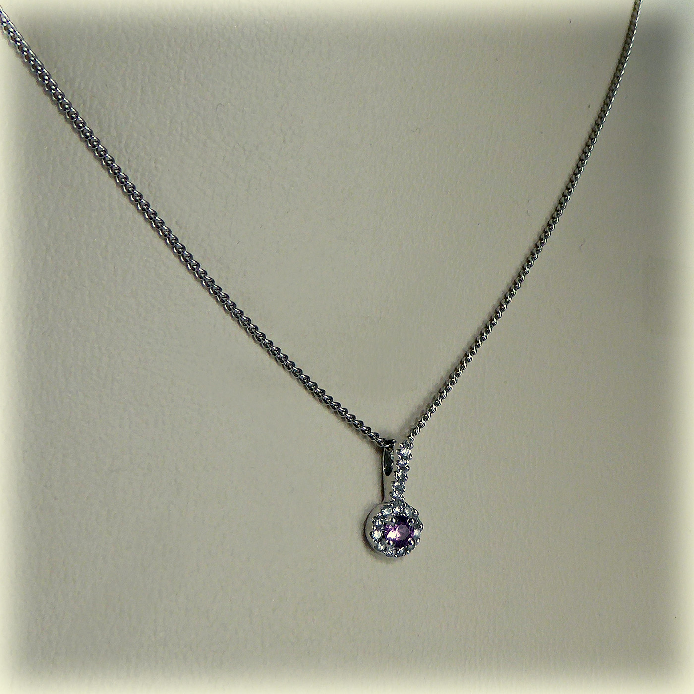 18ct white gold Pink Sapphire & Diamond Pendant - Image 3