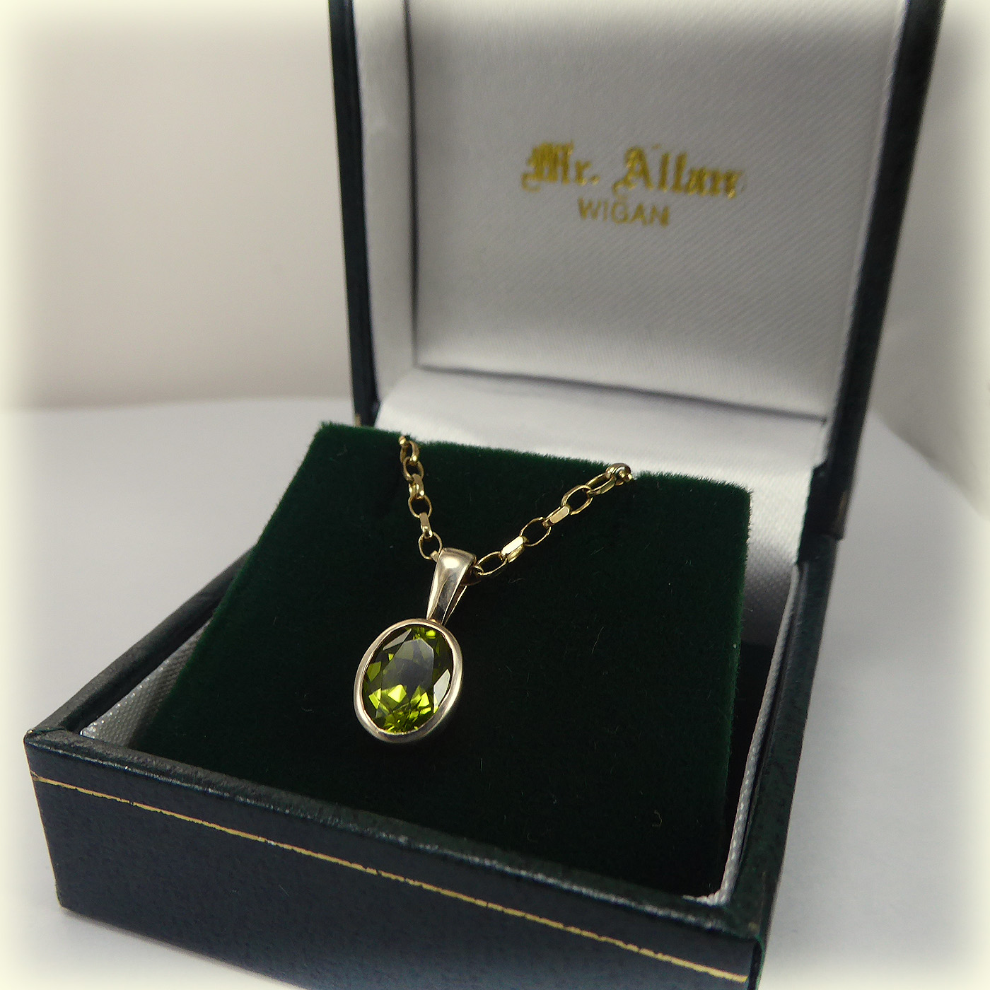 235B_PeridotPendantandChain6