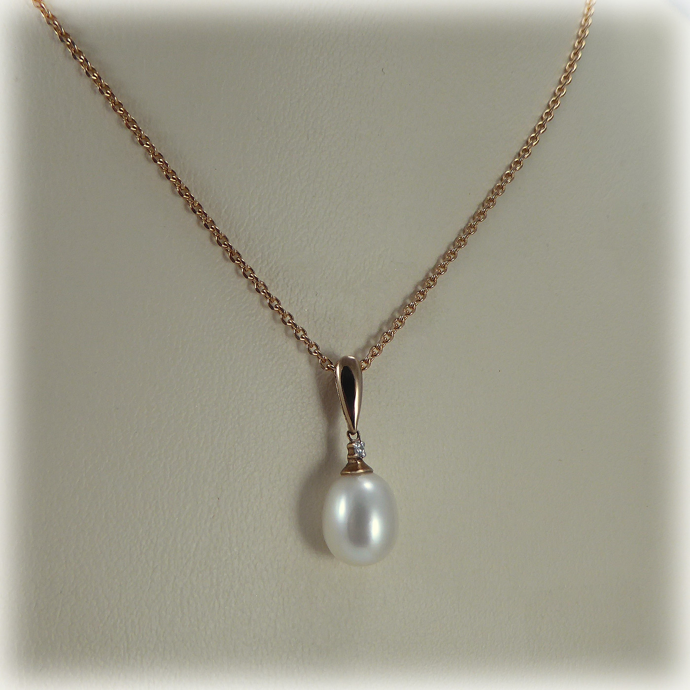 9ct Rose Gold Freshwater Pearl & Diamond Pendant - Image 3