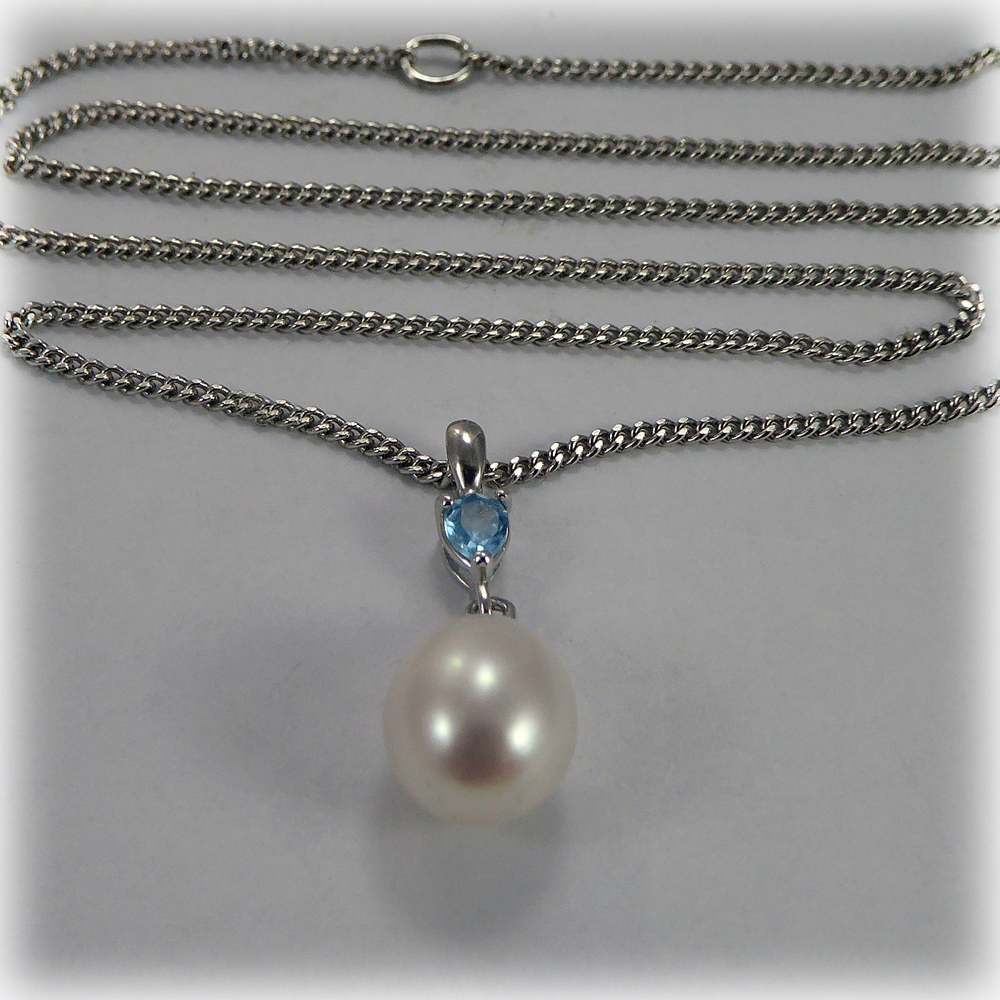 9ct white gold Blue Topaz & Freshwater Pearl Pendant - Image 4