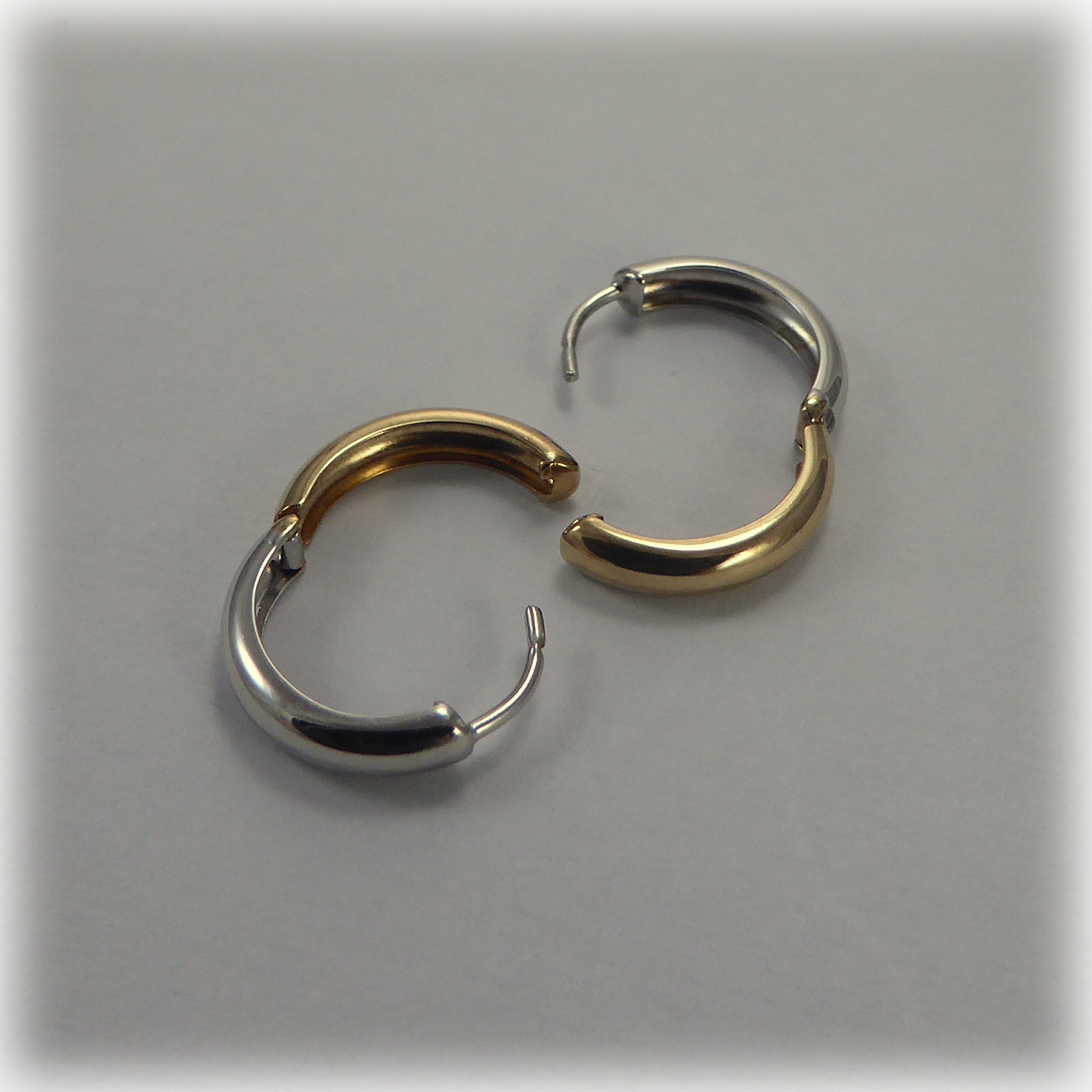 9ct two-colour Gold Hoop Earrings - Image 3