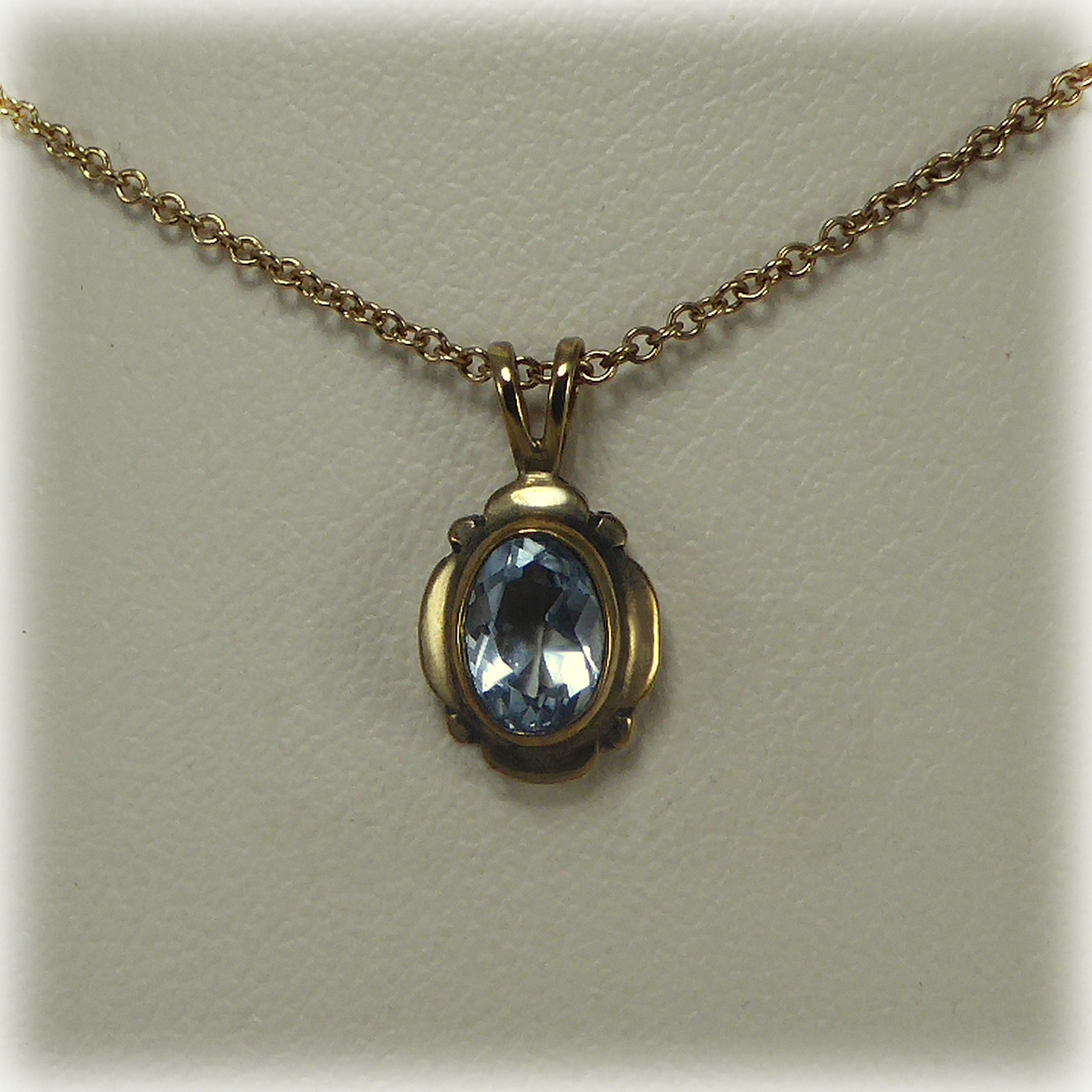 9ct gold Aquamarine Pendant, 16"/18" Trace Chain - Image 4