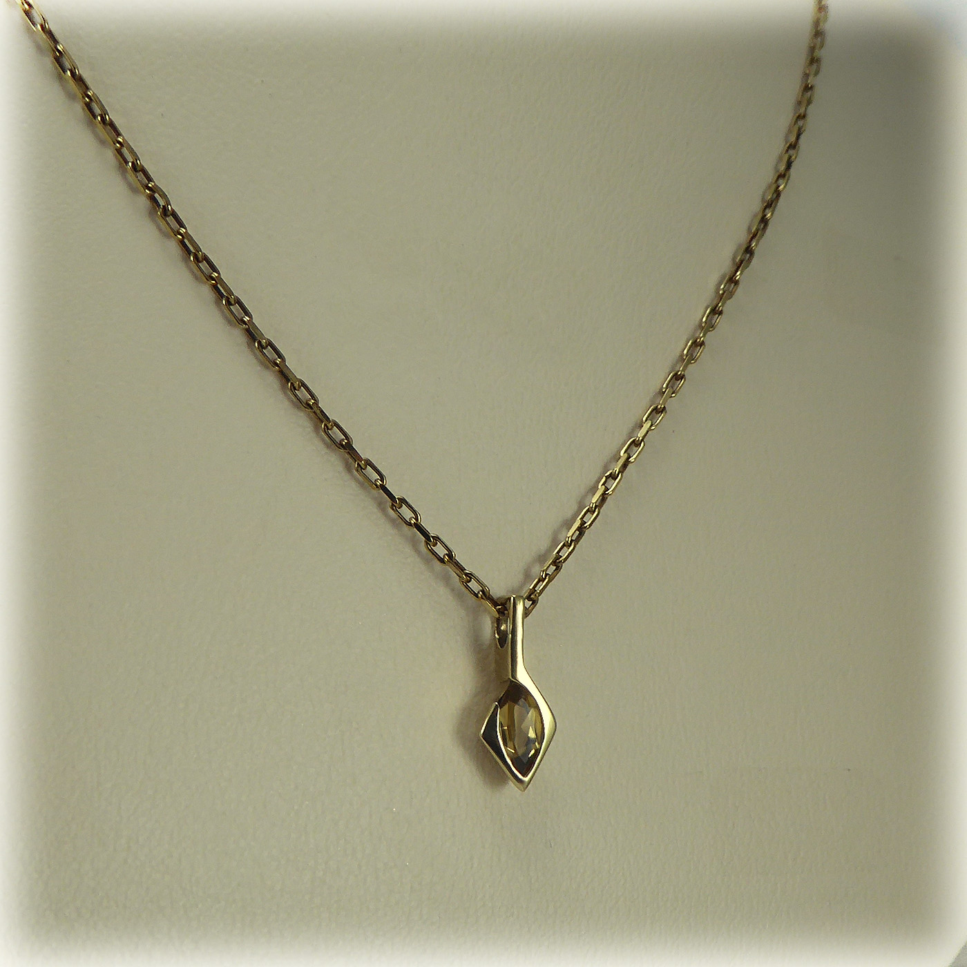 9ct gold Citrine Pendant - Image 6