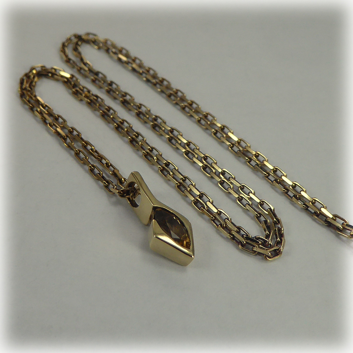 9ct gold Citrine Pendant - Image 5