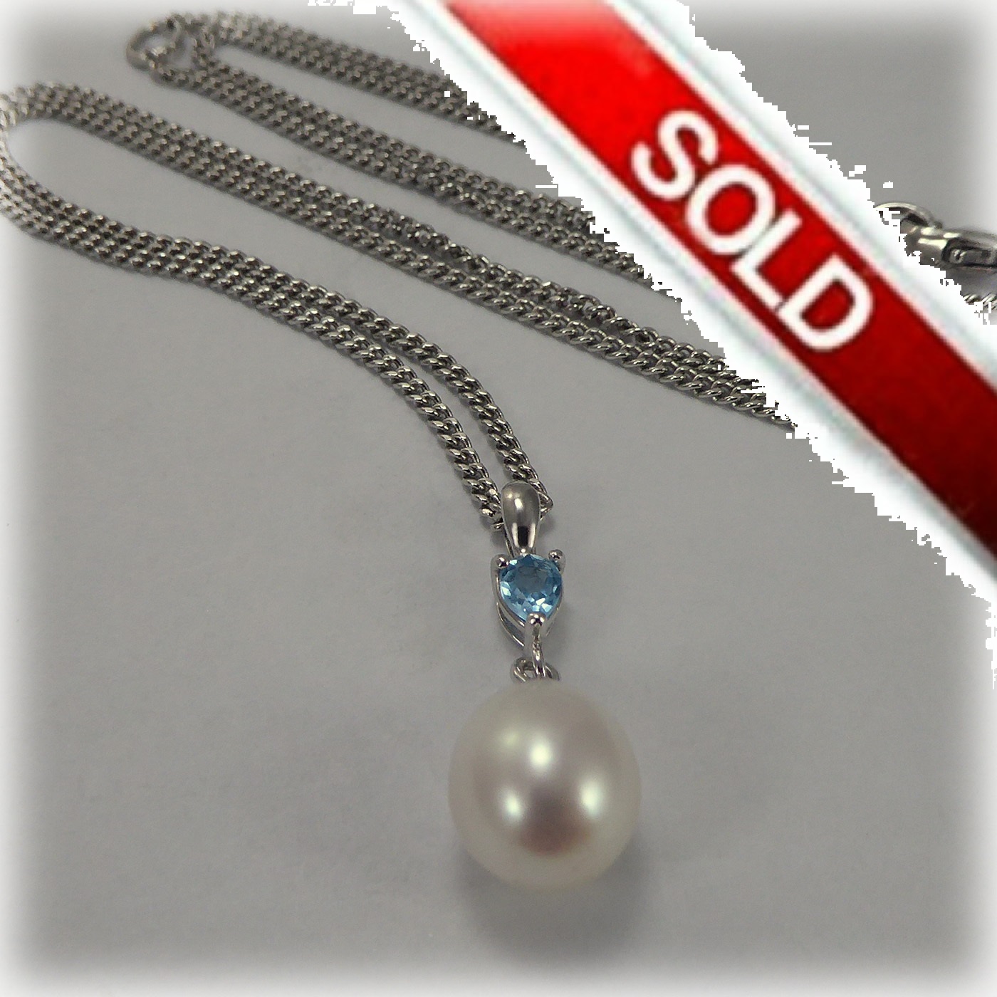 9ct white gold Blue Topaz & Freshwater Pearl Pendant
