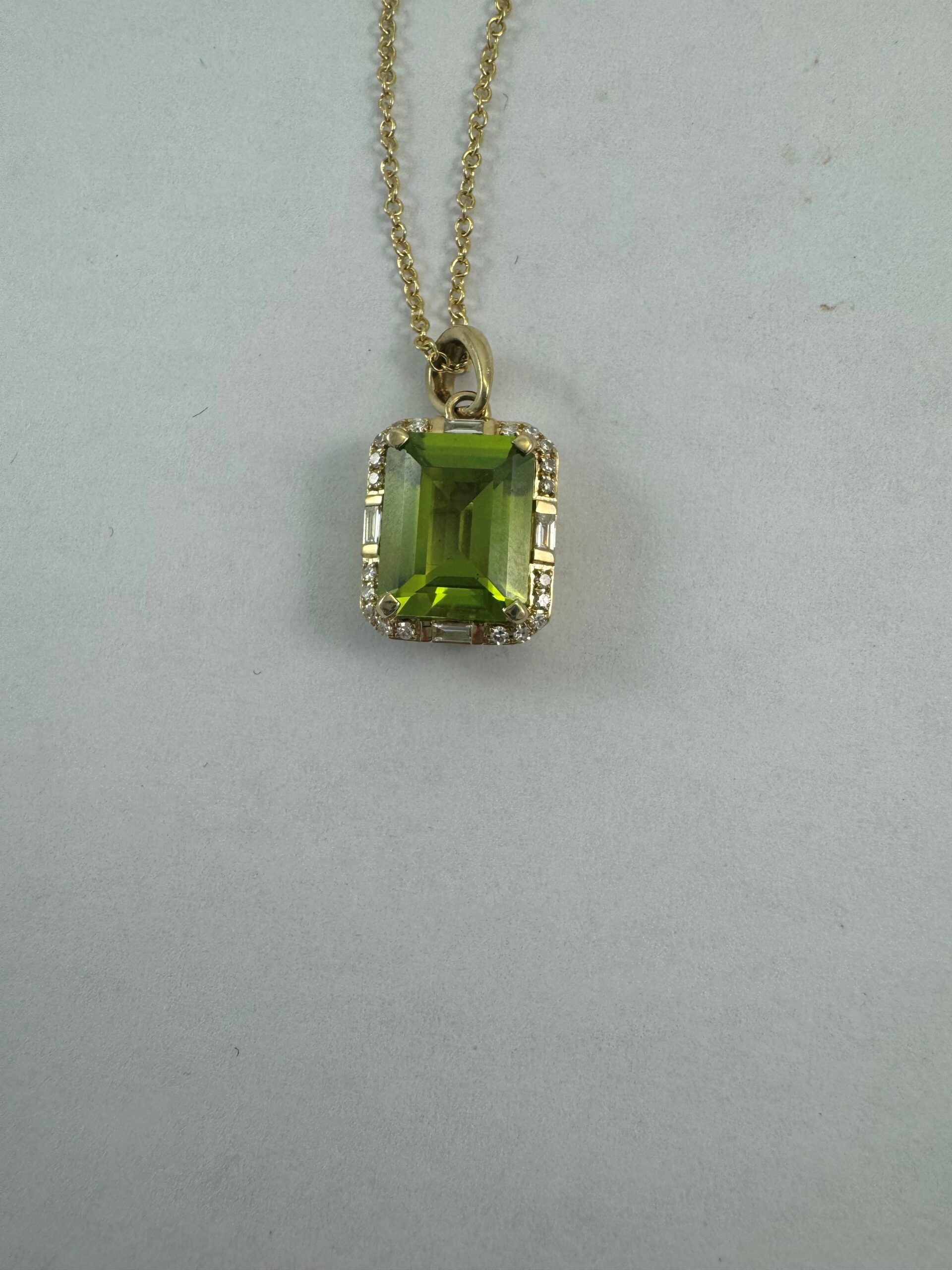 14CT Yellow Gold Peridot Pendant